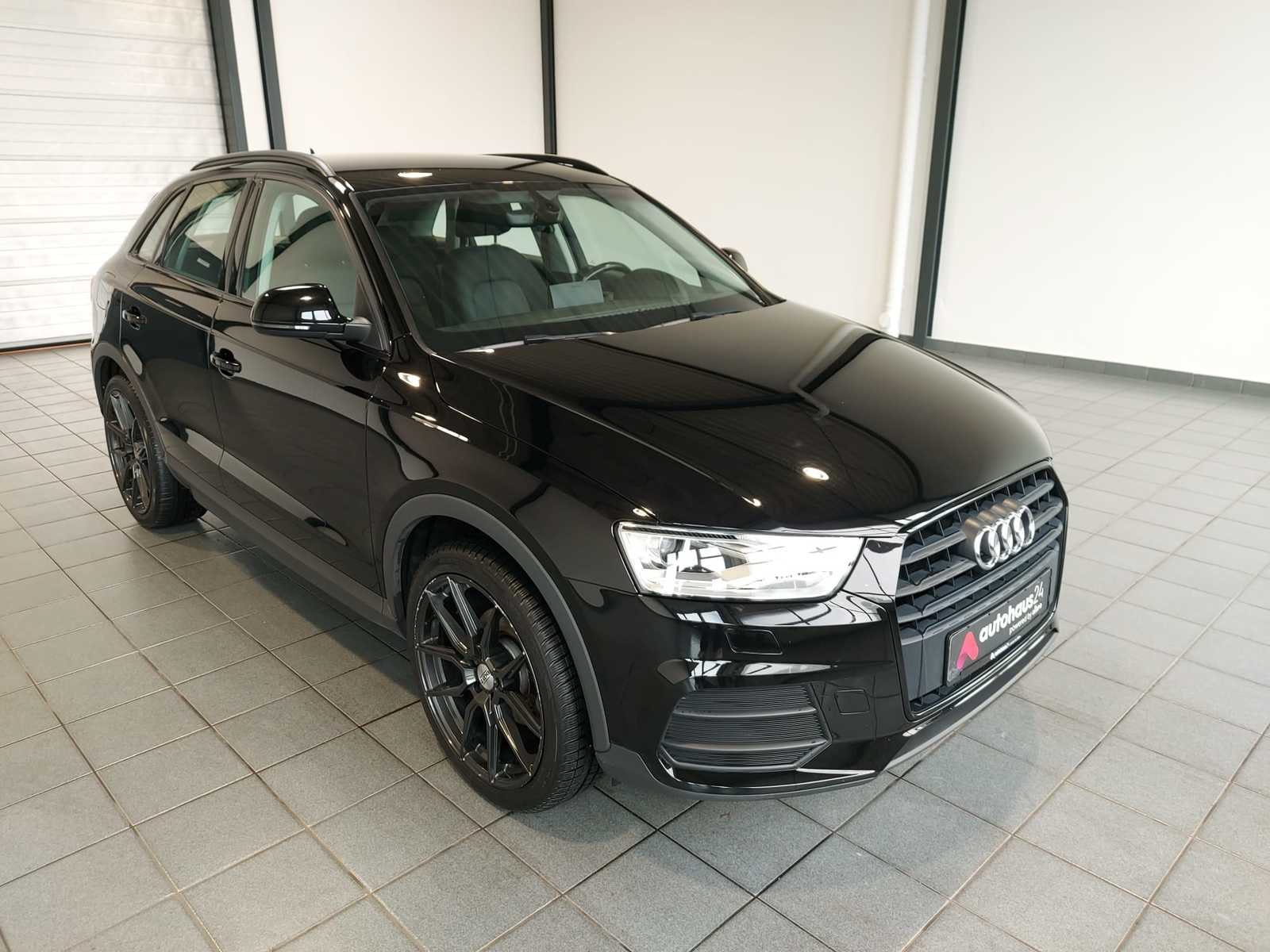 Audi Q3 SUV / Crossover / Geländewagen AUDI Q3 2.0 TDI Sports Utility Vehicle #1