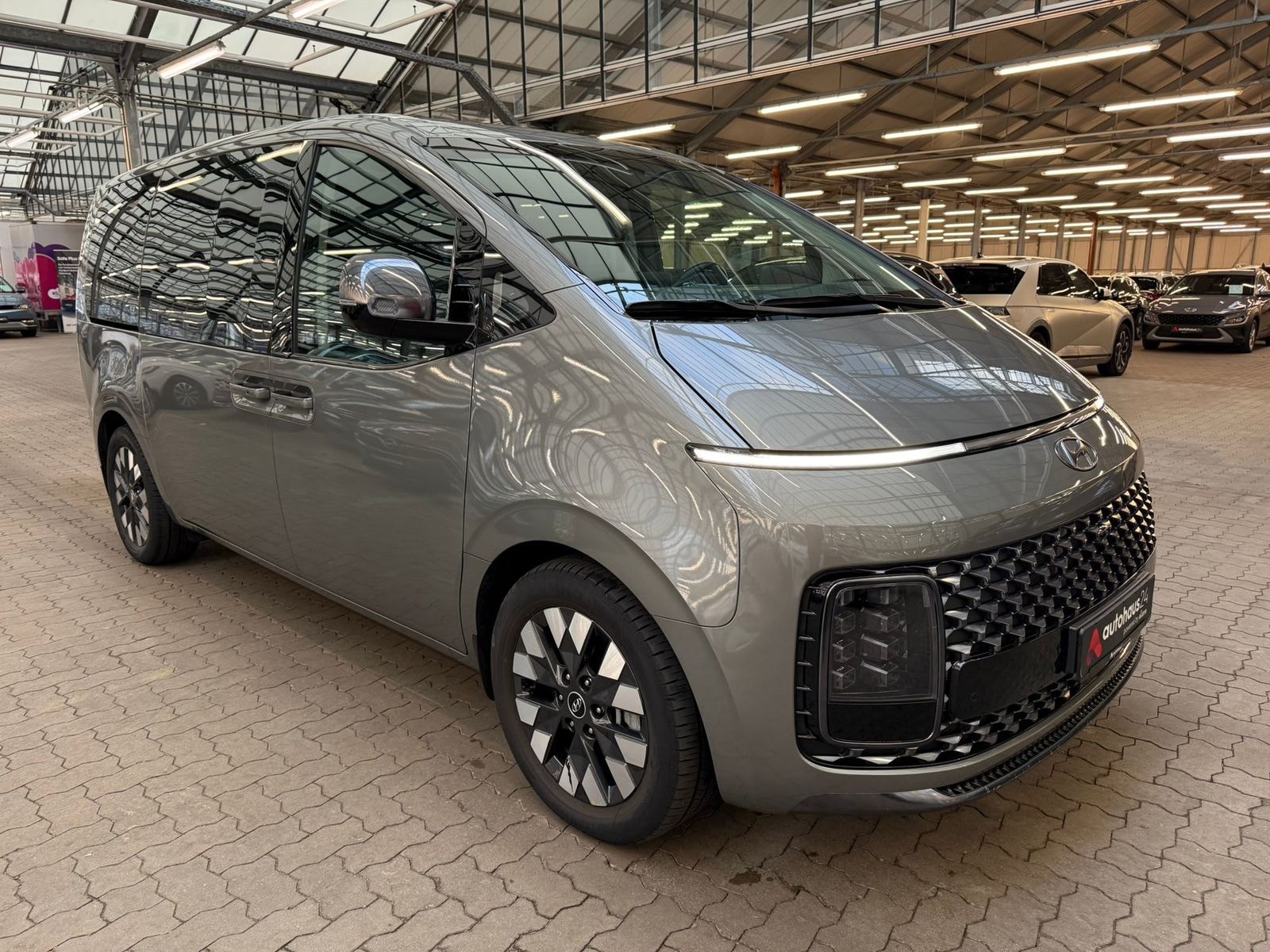 Hyundai Staria Kleinbus / Van HYUNDAI Staria 2.2 CRDi Signature 7-Sitzer Auto 4WD Van #1