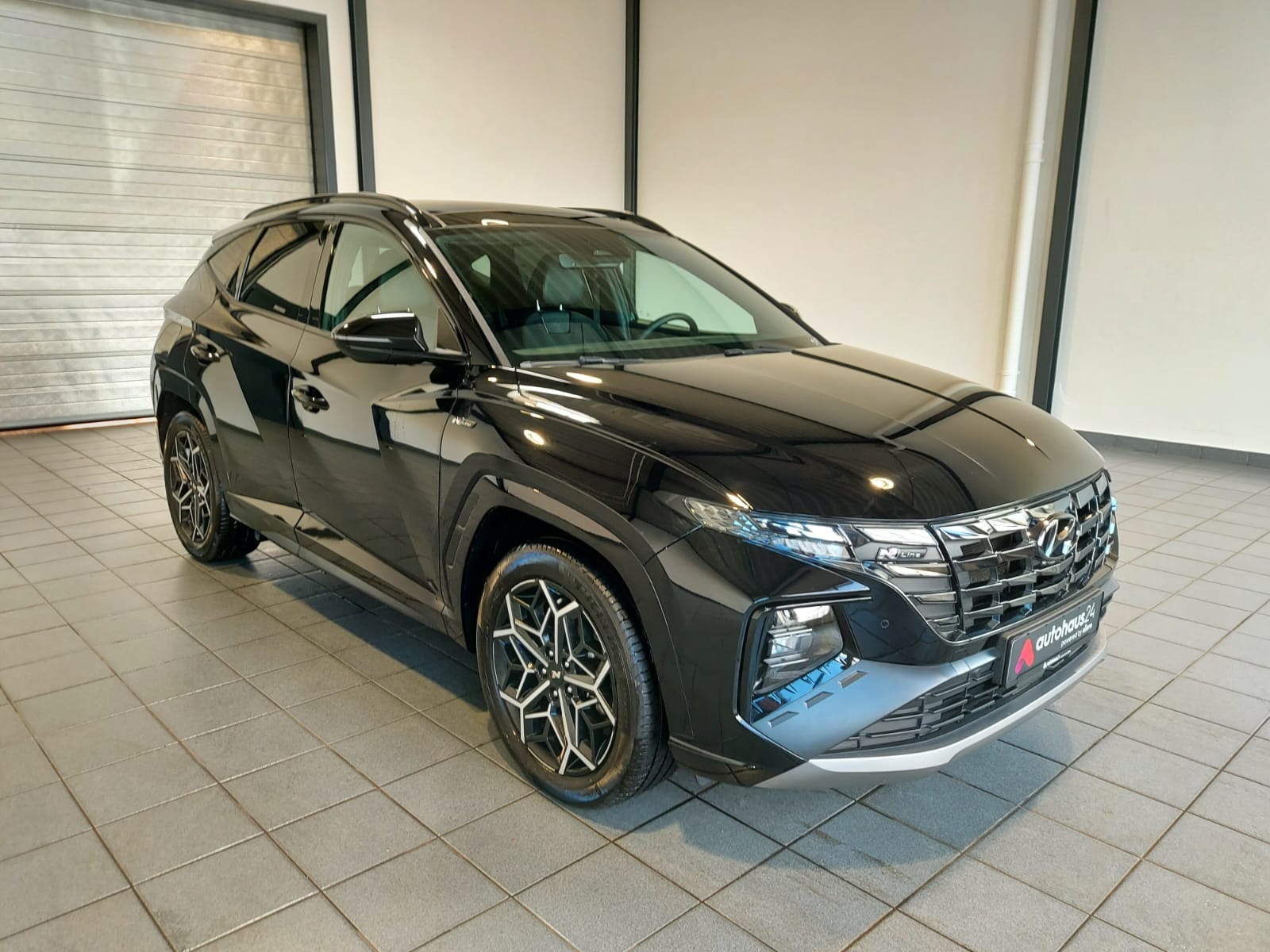 Hyundai Tucson SUV / Crossover / Geländewagen HYUNDAI Tucson 1.6 T-GDI Plug-in Hybrid 4WD Auto Sports Utility Vehicle #1