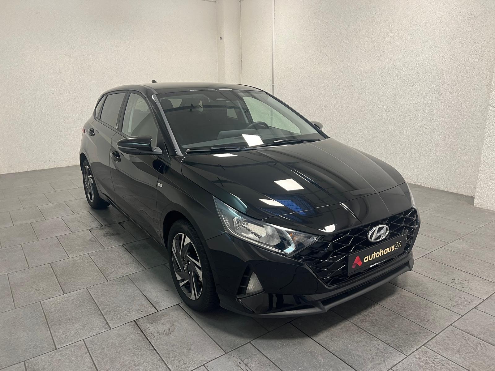 Hyundai i20 Limousine HYUNDAI i20 1.0 T-GDI 74kW Hybrid DCT Edition 30 Schräghecklimousine #1