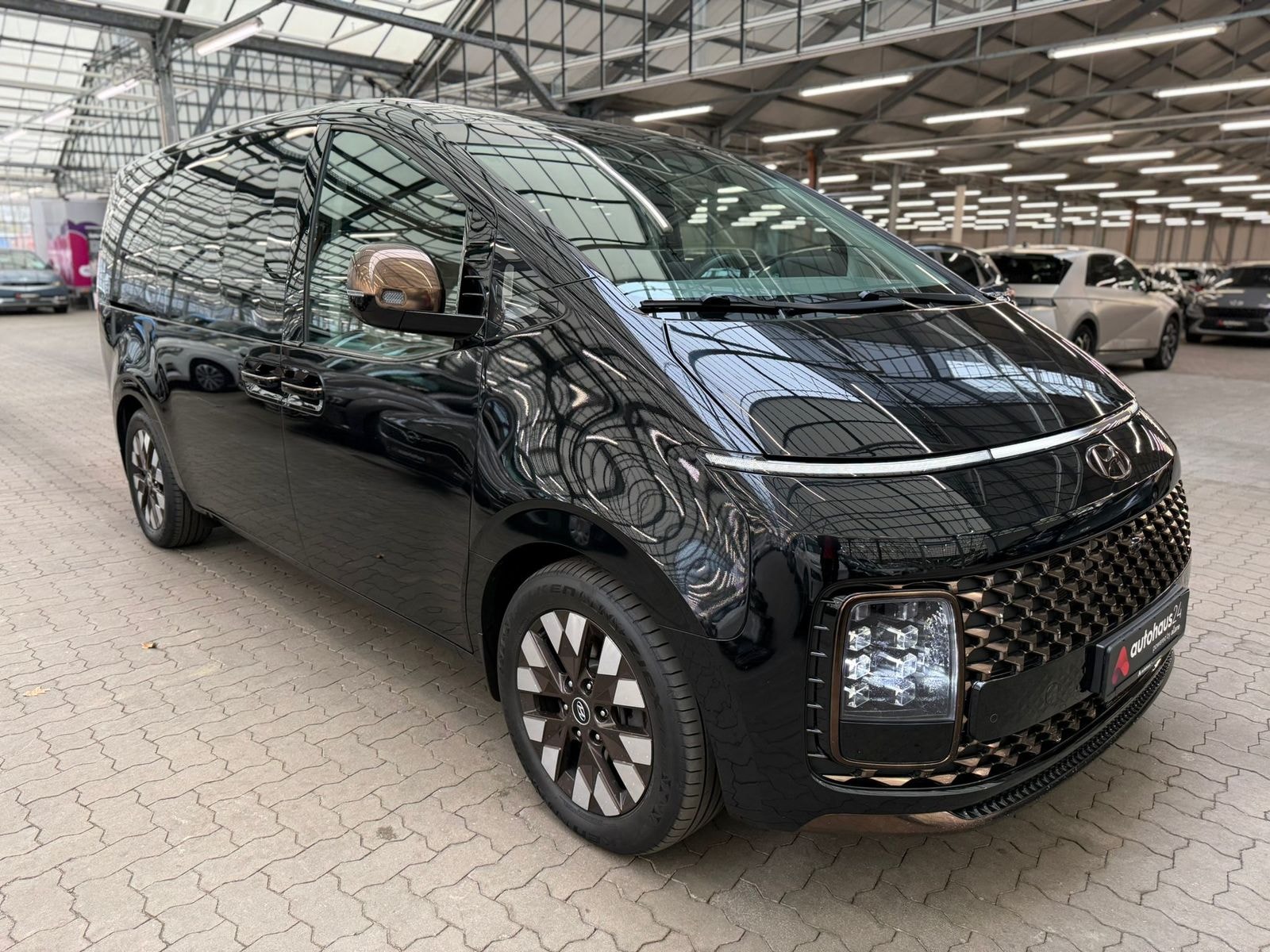 Hyundai Staria Sonstige HYUNDAI Staria 2.2 CRDi Signature 7-Sitzer Auto 2WD Van #1