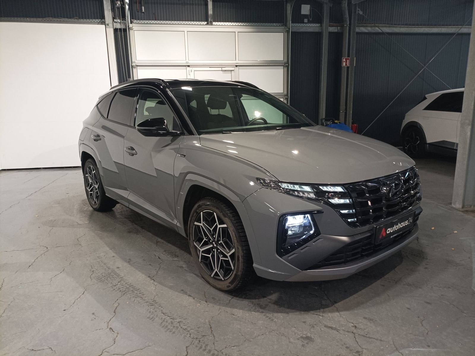 Hyundai Tucson SUV / Crossover / Geländewagen HYUNDAI Tucson 1.6 T-GDI Plug-in Hybrid 4WD Auto Sports Utility Vehicle #1