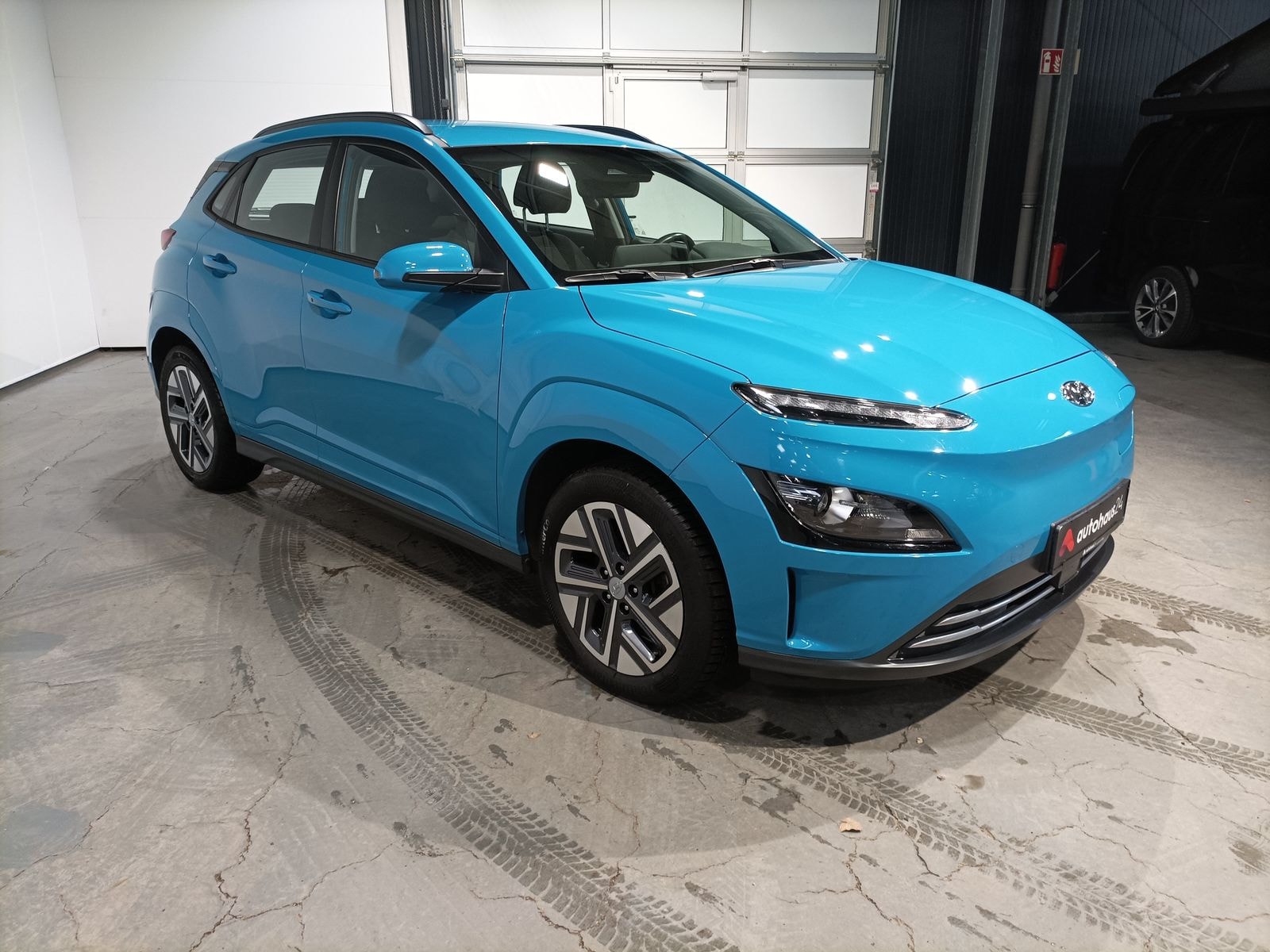 Hyundai Kona SUV / Crossover / Geländewagen HYUNDAI Kona ELEKTRO 150kW Sports Utility Vehicle #1