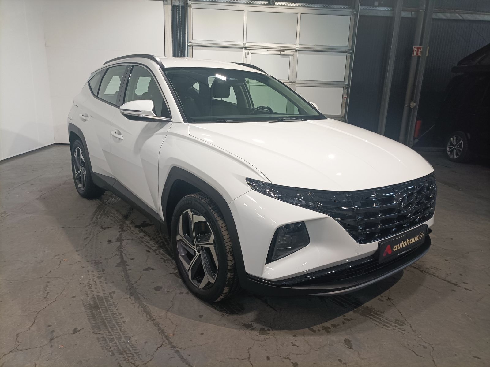 Hyundai Tucson SUV / Crossover / Geländewagen HYUNDAI Tucson 1.6 T-GDI Plug-in Hybrid 4WD Auto Sports Utility Vehicle #1