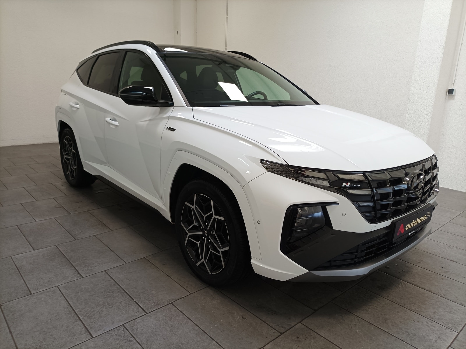 Hyundai Tucson SUV / Crossover / Geländewagen HYUNDAI Tucson 1.6 T-GDI Plug-in Hybrid 4WD Auto Sports Utility Vehicle #1