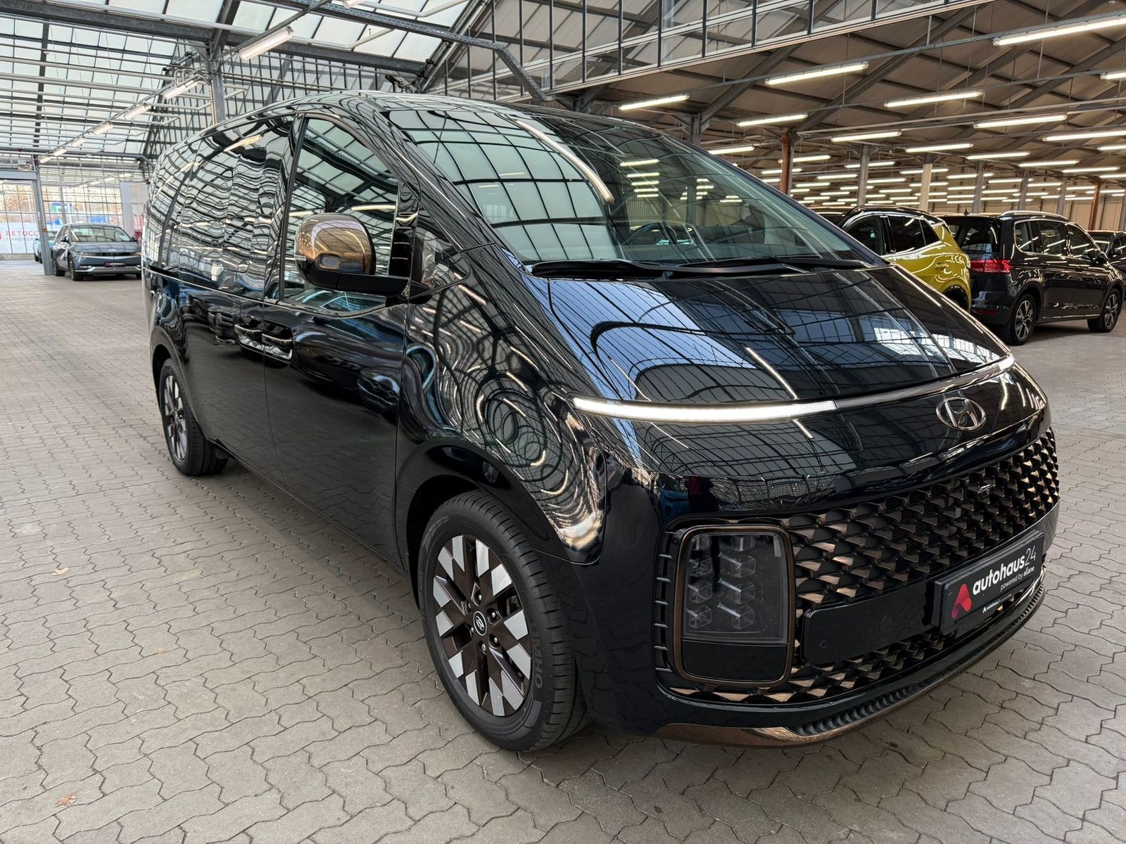 Hyundai Staria Sonstige HYUNDAI Staria 2.2 CRDi Signature 7-Sitzer Auto 4WD Van #1