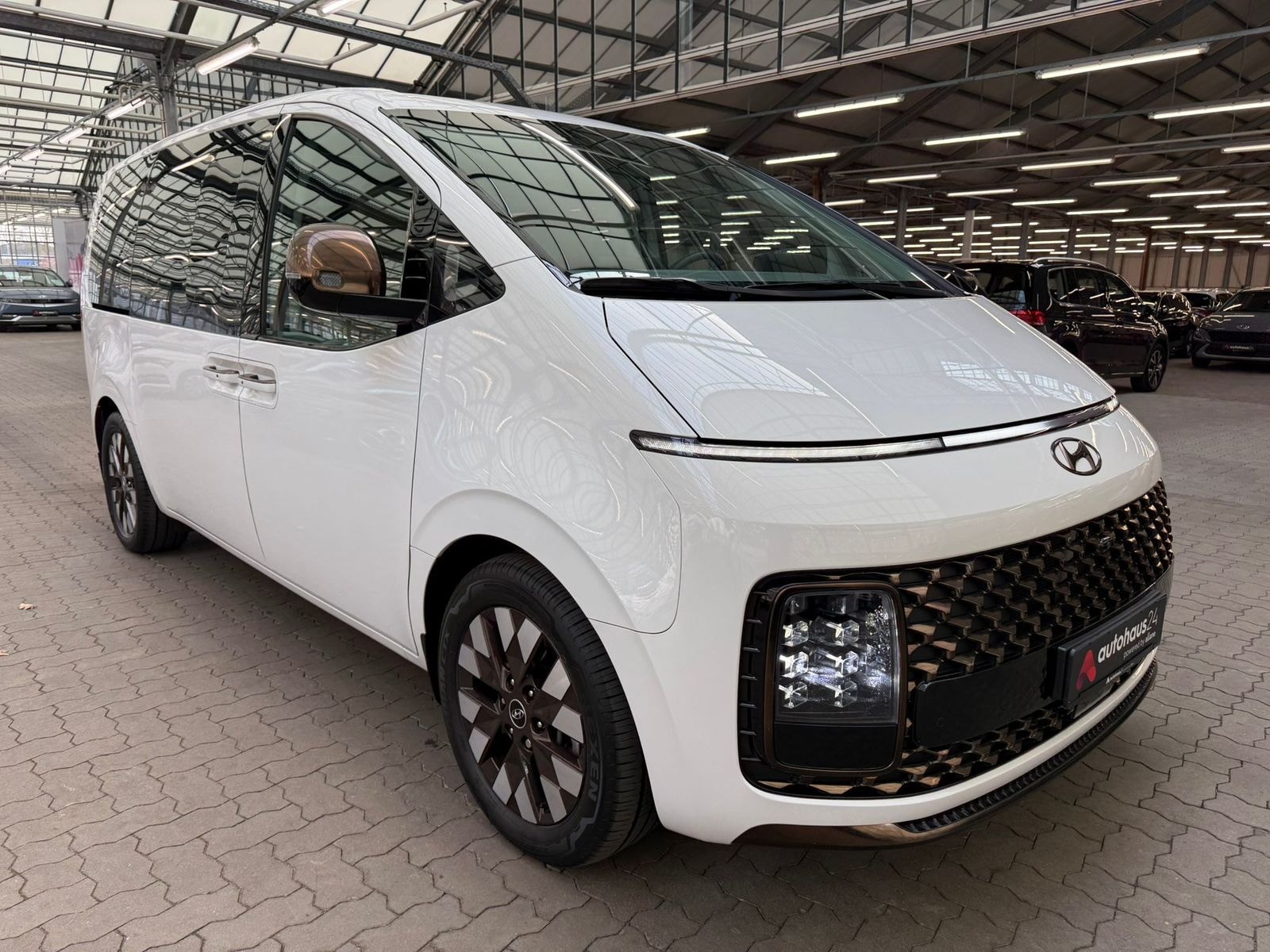 Hyundai Staria Kleinbus / Van HYUNDAI Staria 2.2 CRDi Signature 7-Sitzer Auto 4WD Van #1