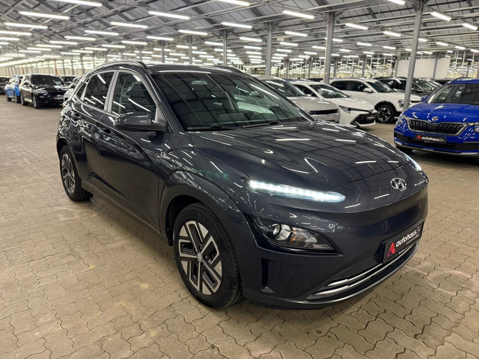 Hyundai Kona SUV / Crossover / Geländewagen HYUNDAI Kona ELEKTRO 100kW Sports Utility Vehicle #1