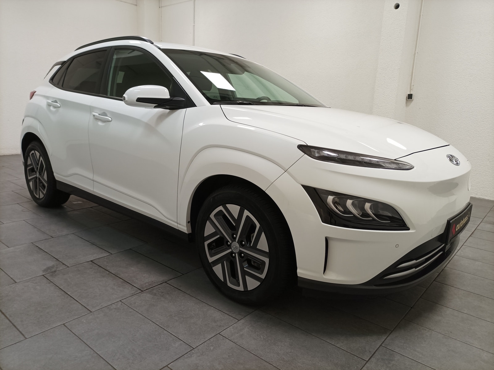 Hyundai Kona SUV / Crossover / Geländewagen HYUNDAI Kona ELEKTRO 150kW Sports Utility Vehicle #1