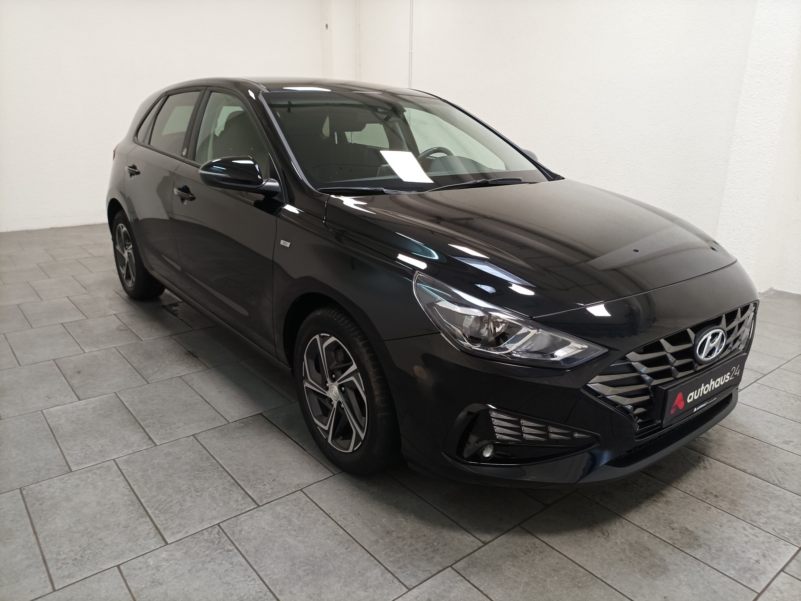 Hyundai i30 Limousine HYUNDAI i30 1.5 T-GDI Hybrid EDITION 30 Schräghecklimousine #1