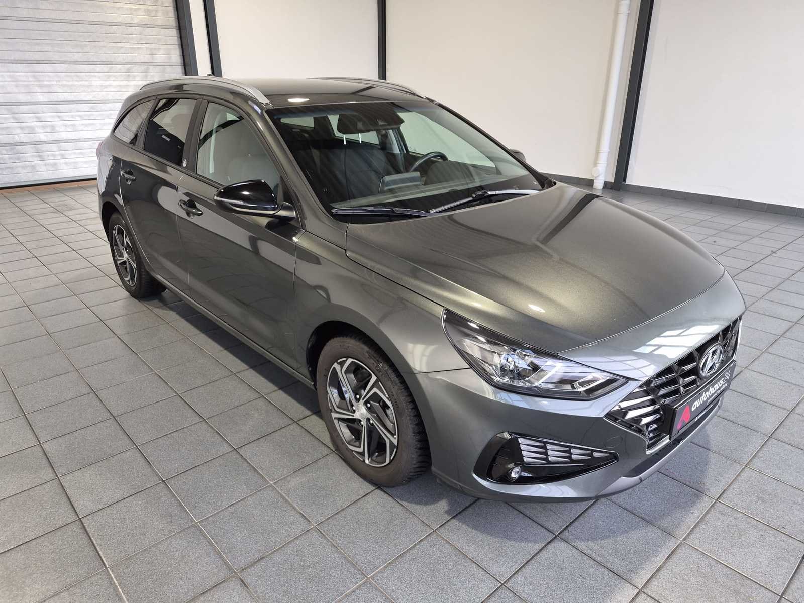 Hyundai i30 Kombi HYUNDAI i30 1.0 T-GDI EDITION 30 Schräghecklimousine #1