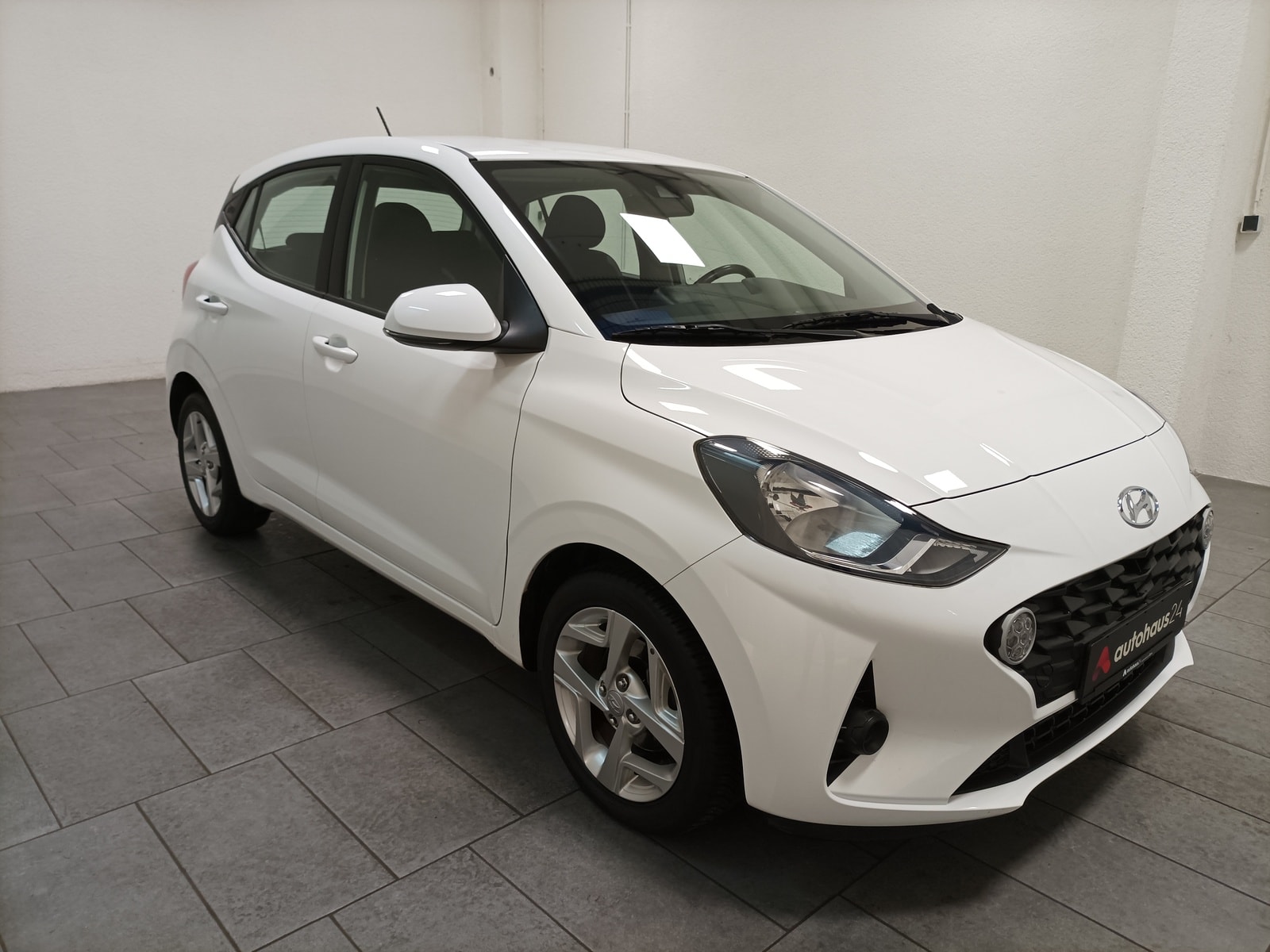 Hyundai i10 Limousine HYUNDAI i10 1.0 Trend Schräghecklimousine #1