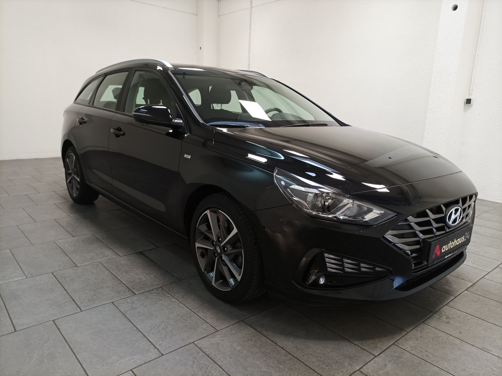 Hyundai i30 Kombi HYUNDAI i30 1.5 T-GDI Hybrid Trend DCT Schräghecklimousine #1