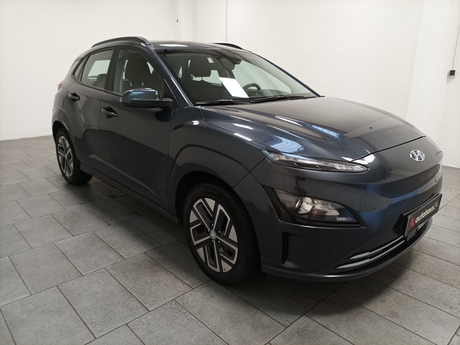 Hyundai Kona SUV / Crossover / Geländewagen HYUNDAI Kona ELEKTRO 100kW Sports Utility Vehicle #1