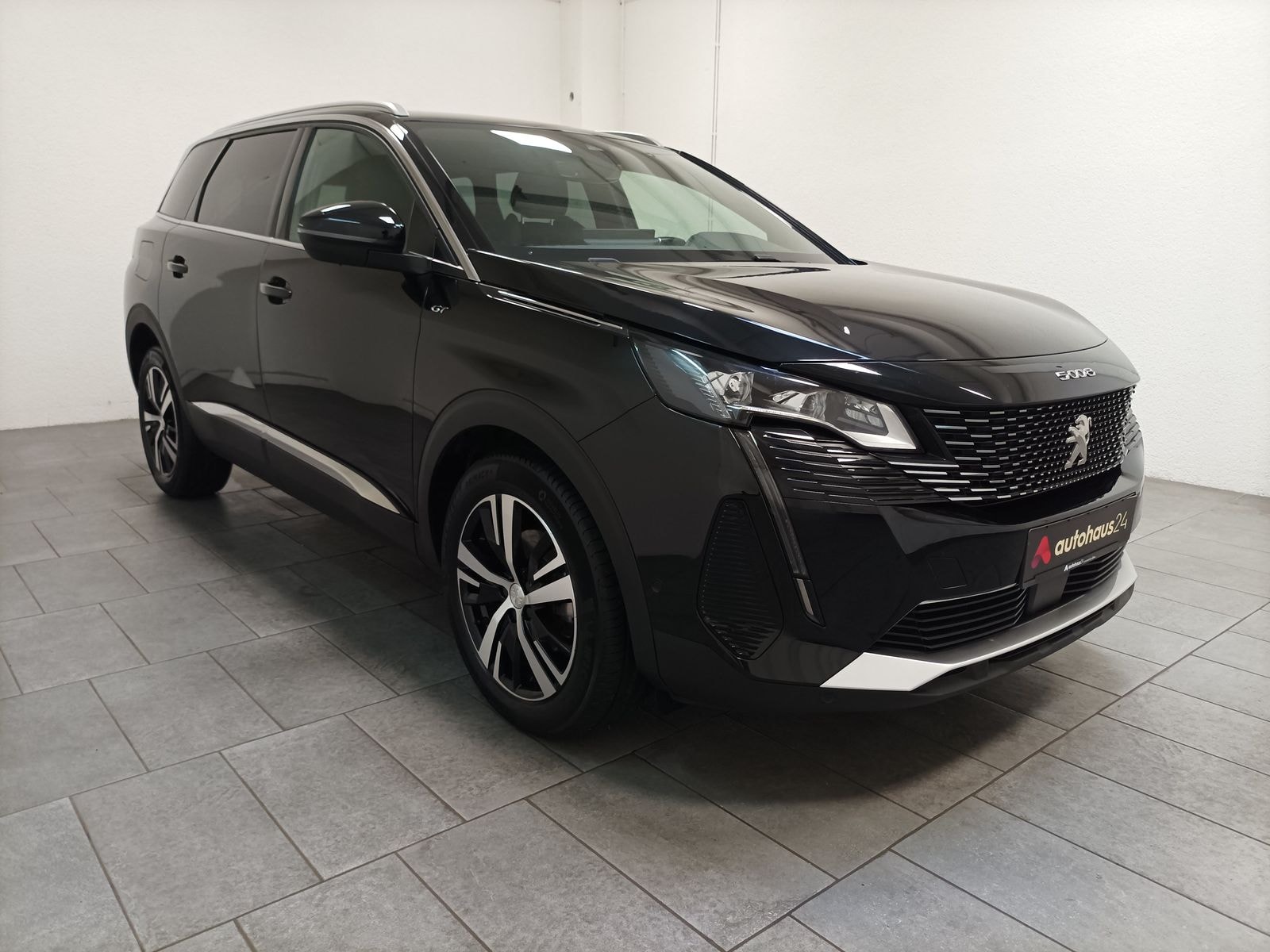 Peugeot 5008 SUV / Crossover / Geländewagen PEUGEOT 5008 PureTech 180 EAT8 Allure Sports Utility Vehicle #1