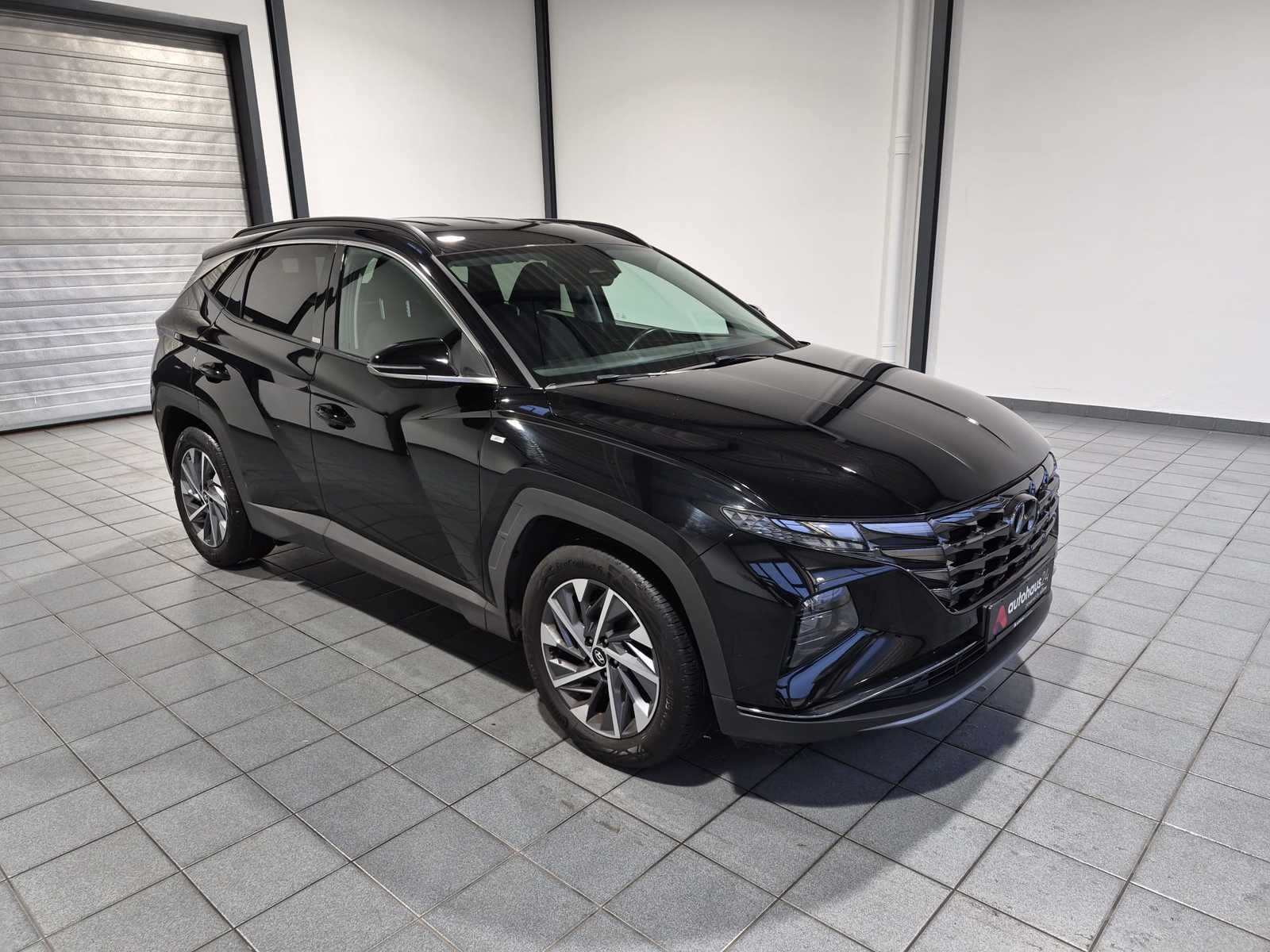 Hyundai Tucson SUV / Crossover / Geländewagen HYUNDAI Tucson 1.6l Turbo 2WD 6MT Advantage Sports Utility Vehicle #1