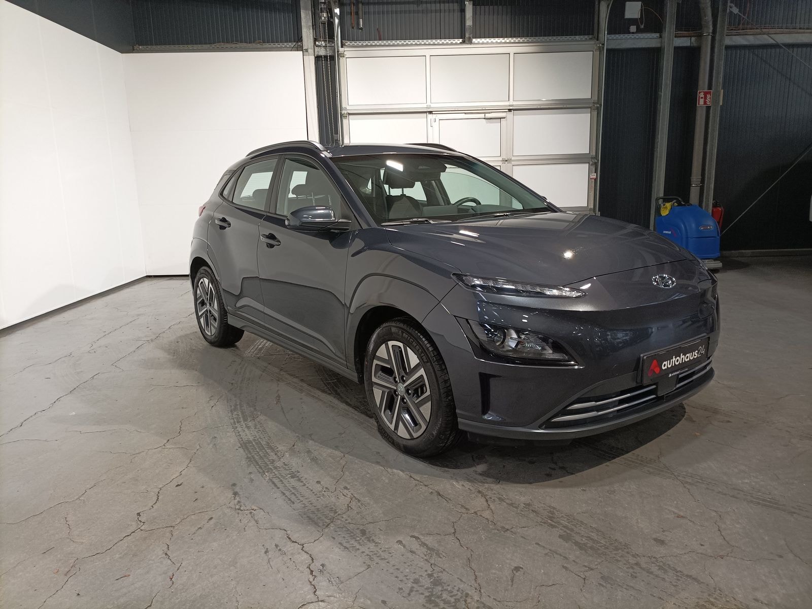 Hyundai Kona SUV / Crossover / Geländewagen HYUNDAI Kona ELEKTRO 100kW Sports Utility Vehicle #1