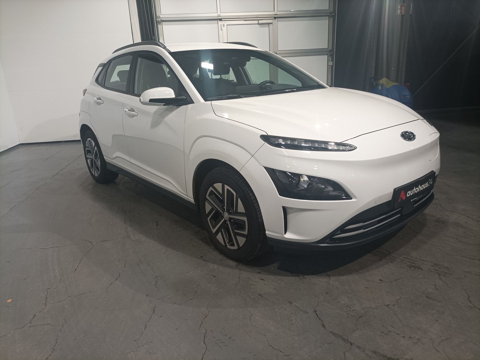 Hyundai Kona SUV / Crossover / Geländewagen HYUNDAI Kona ELEKTRO 100kW Sports Utility Vehicle #1