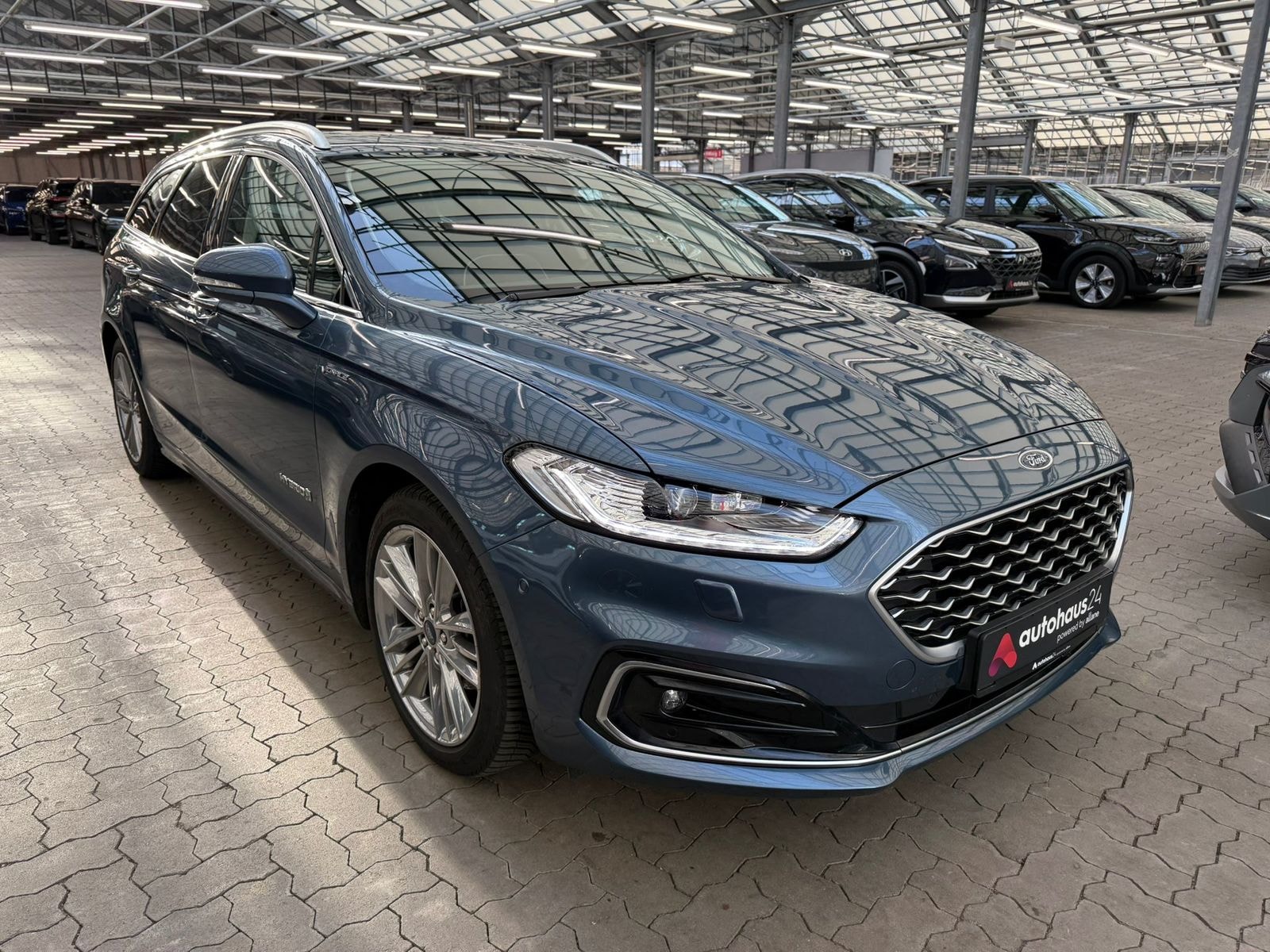 Ford Mondeo Kombi FORD Mondeo MONDEO 4-DOOR SEDAN Keine #1