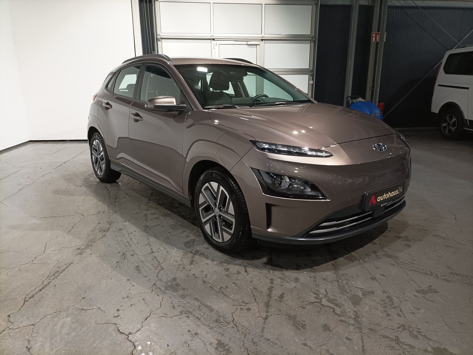 Hyundai Kona SUV / Crossover / Geländewagen HYUNDAI Kona ELEKTRO 100kW Sports Utility Vehicle #1