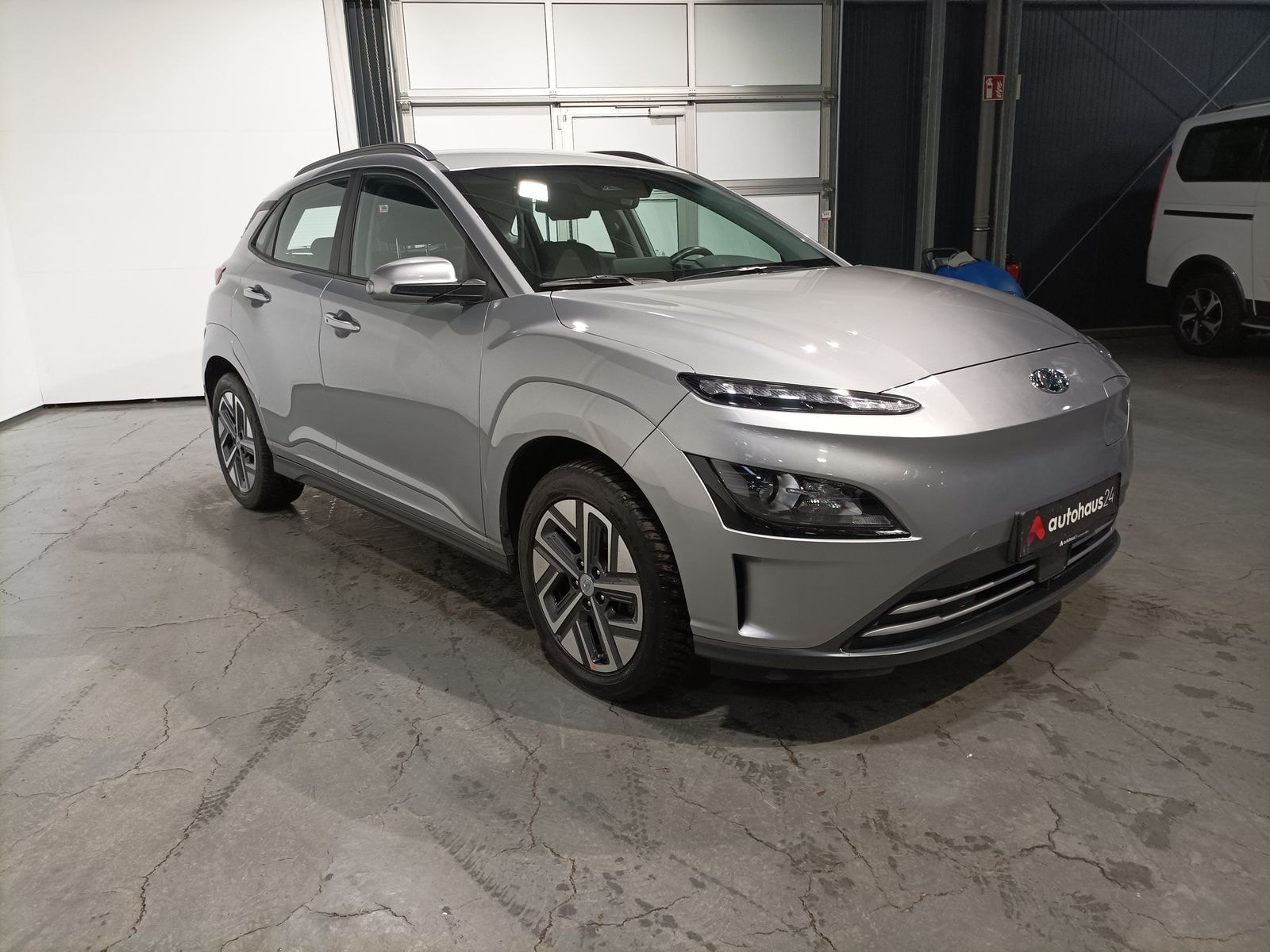 Hyundai Kona SUV / Crossover / Geländewagen HYUNDAI Kona ELEKTRO 100kW Sports Utility Vehicle #1