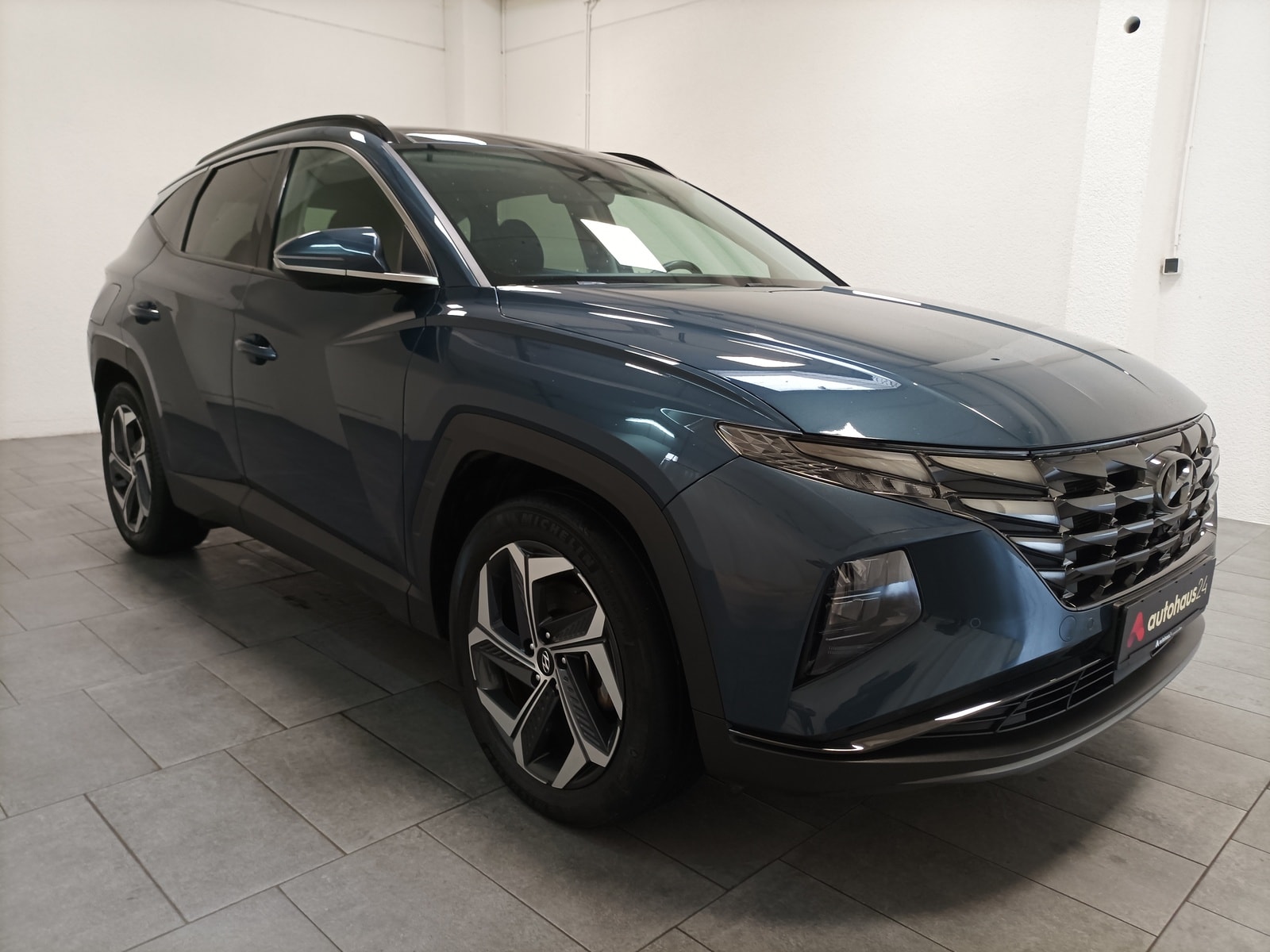 Hyundai Tucson SUV / Crossover / Geländewagen HYUNDAI Tucson 1.6 T-GDI Plug-in Hybrid 4WD Auto Sports Utility Vehicle #1