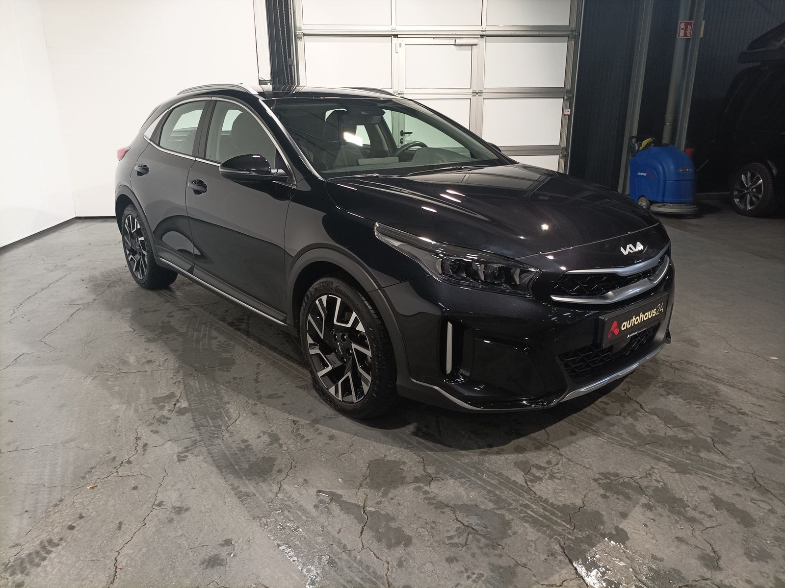 Kia XCeed SUV / Crossover / Geländewagen KIA XCeed 1.5 T-GDI Spirit Sports Utility Vehicle #1