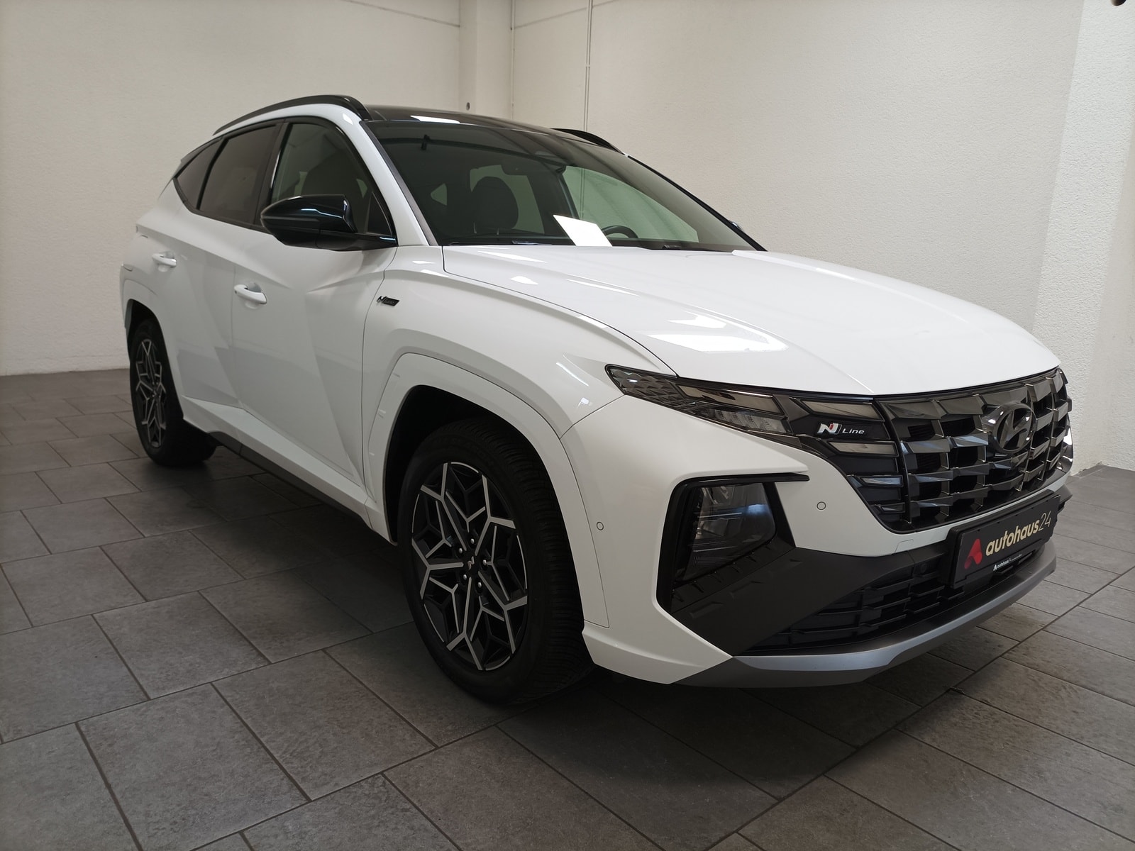 Hyundai Tucson SUV / Crossover / Geländewagen HYUNDAI Tucson 1.6 T-GDI Plug-in Hybrid 4WD Auto Sports Utility Vehicle #1