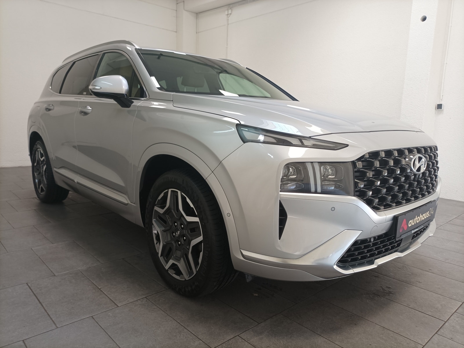 Hyundai Santa Fe SUV / Crossover / Geländewagen HYUNDAI Santa Fe 1.6 T-GDI Plug-in Hybrid 4WD Auto Sports Utility Vehicle #1