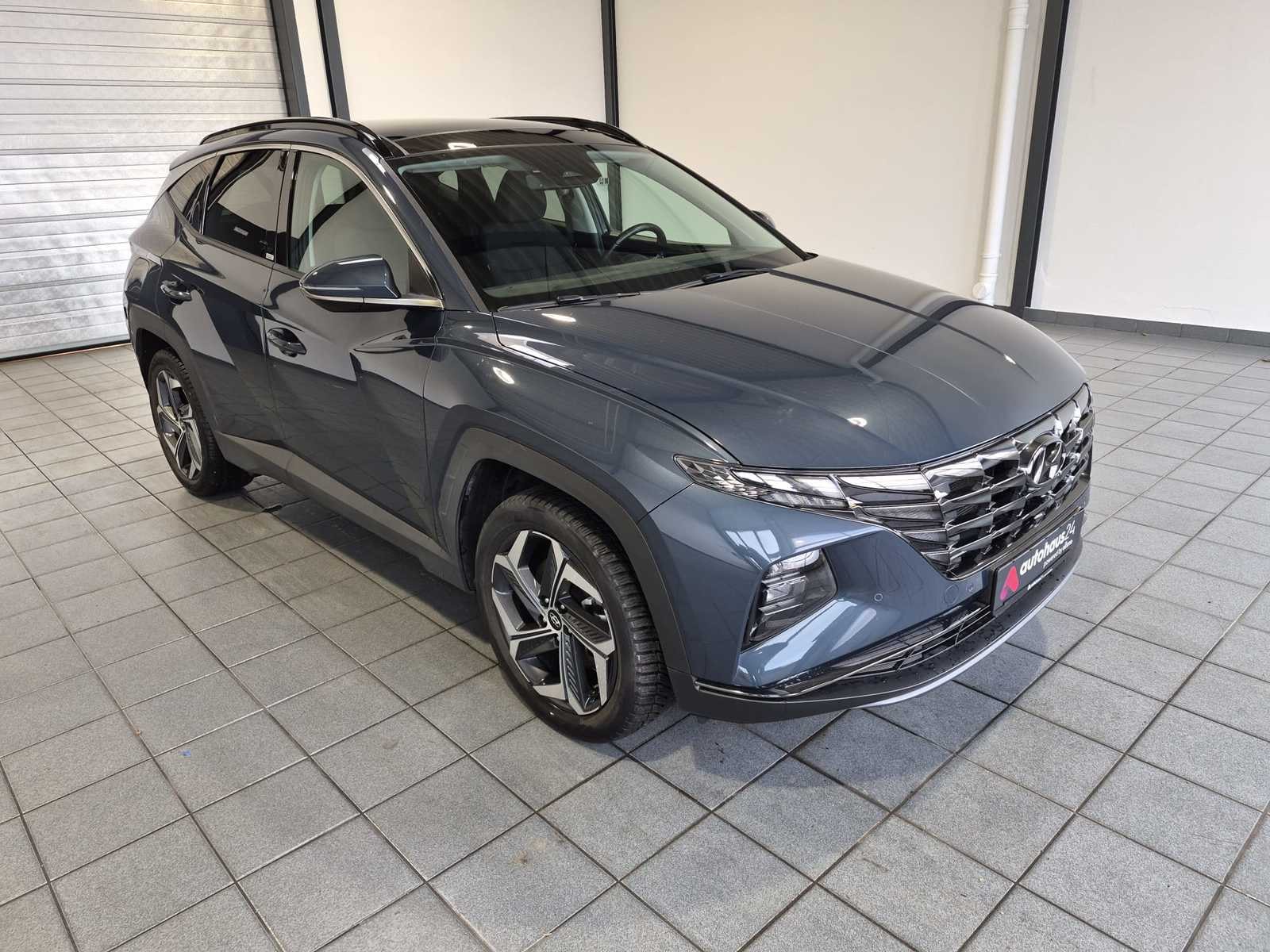 Hyundai Tucson SUV / Crossover / Geländewagen HYUNDAI Tucson 1.6 T-GDI Plug-in Hybrid 4WD Auto Sports Utility Vehicle #1