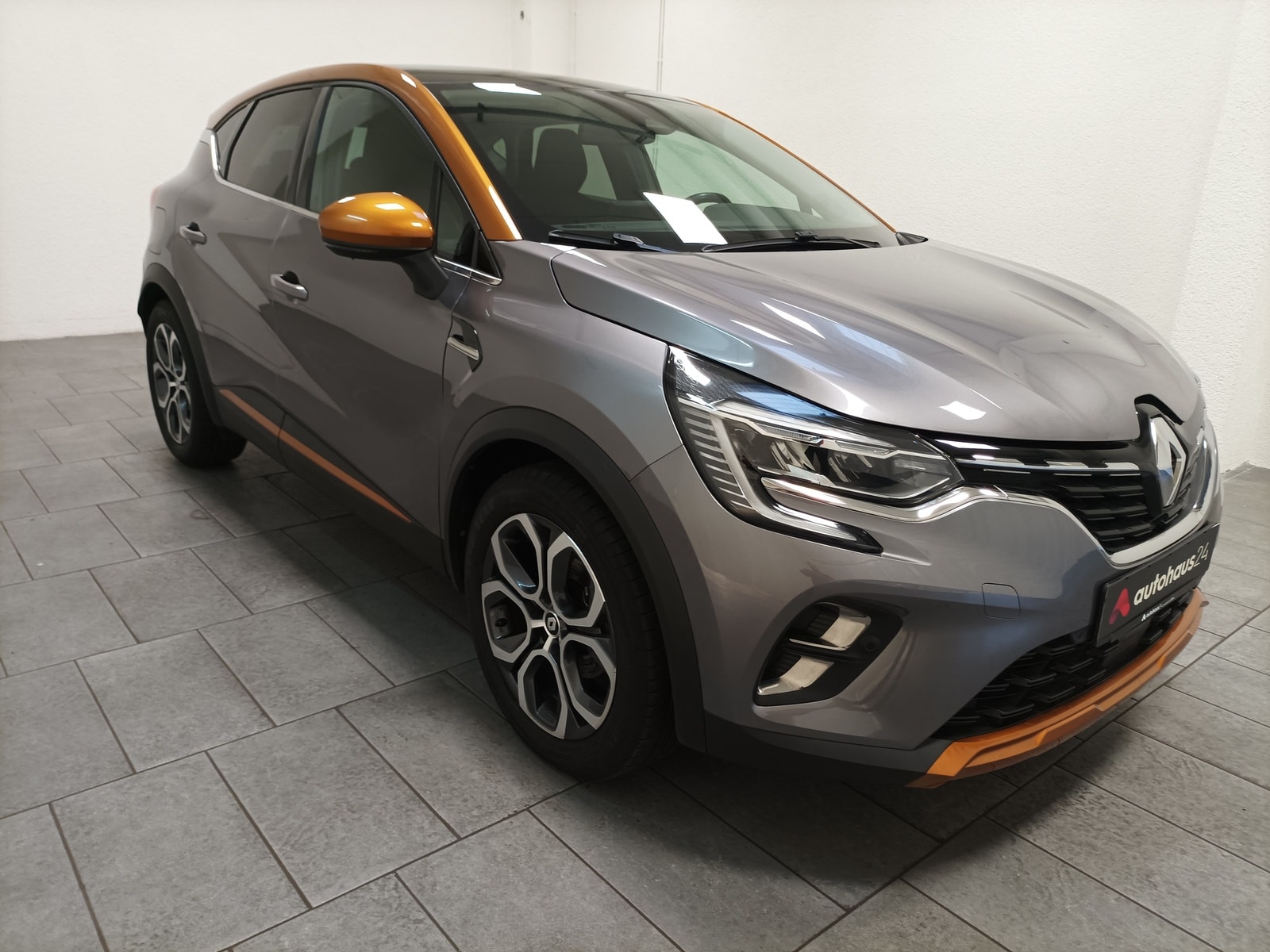 Renault Captur SUV / Crossover / Geländewagen RENAULT Captur TCe 90 Business Edition Sports Utility Vehicle #1