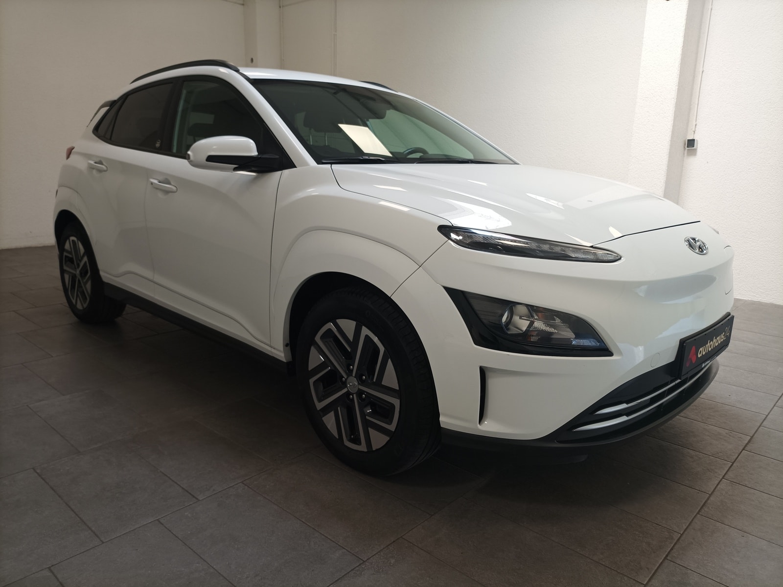 Hyundai Kona SUV / Crossover / Geländewagen HYUNDAI Kona ELEKTRO 100kW Sports Utility Vehicle #1