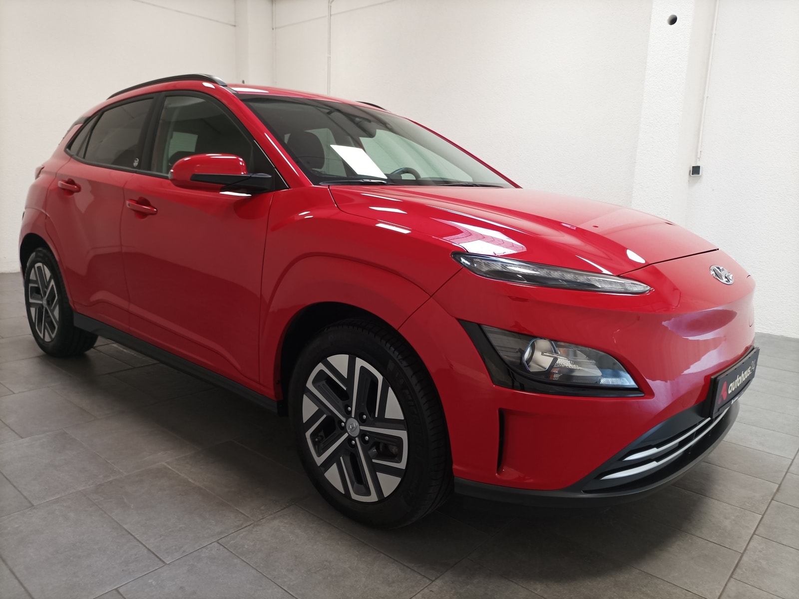 Hyundai Kona SUV / Crossover / Geländewagen HYUNDAI Kona ELEKTRO 100kW Sports Utility Vehicle #1
