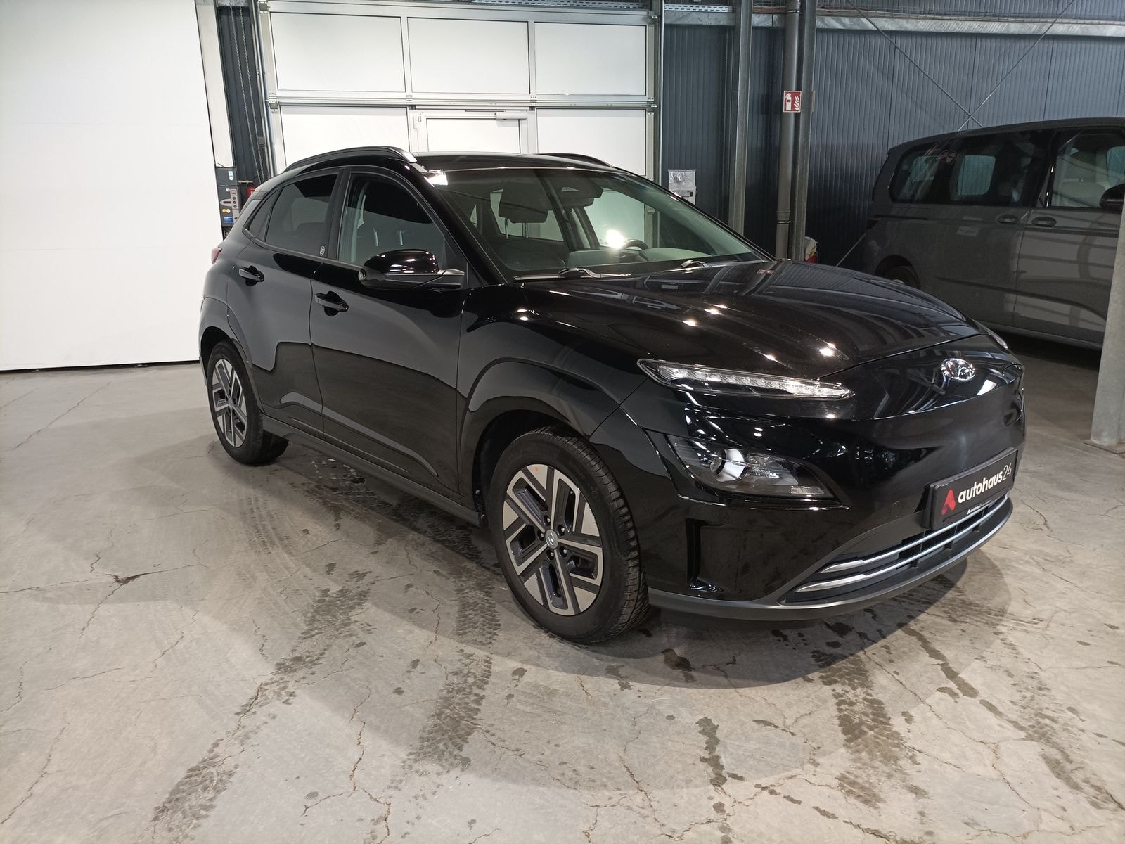 Hyundai Kona SUV / Crossover / Geländewagen HYUNDAI Kona ELEKTRO 100kW Sports Utility Vehicle #1