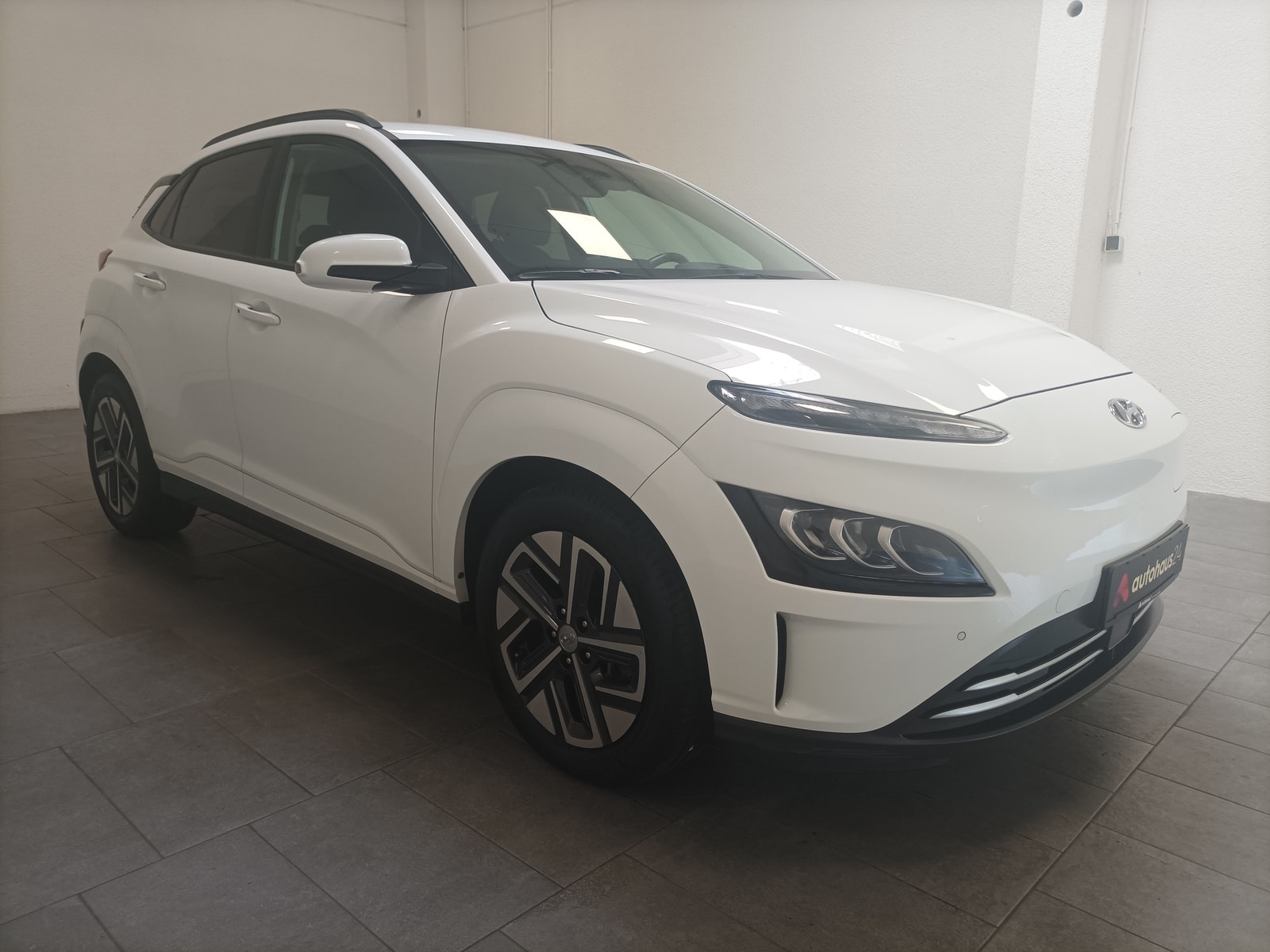 Hyundai Kona SUV / Crossover / Geländewagen HYUNDAI Kona ELEKTRO 150kW Sports Utility Vehicle #1