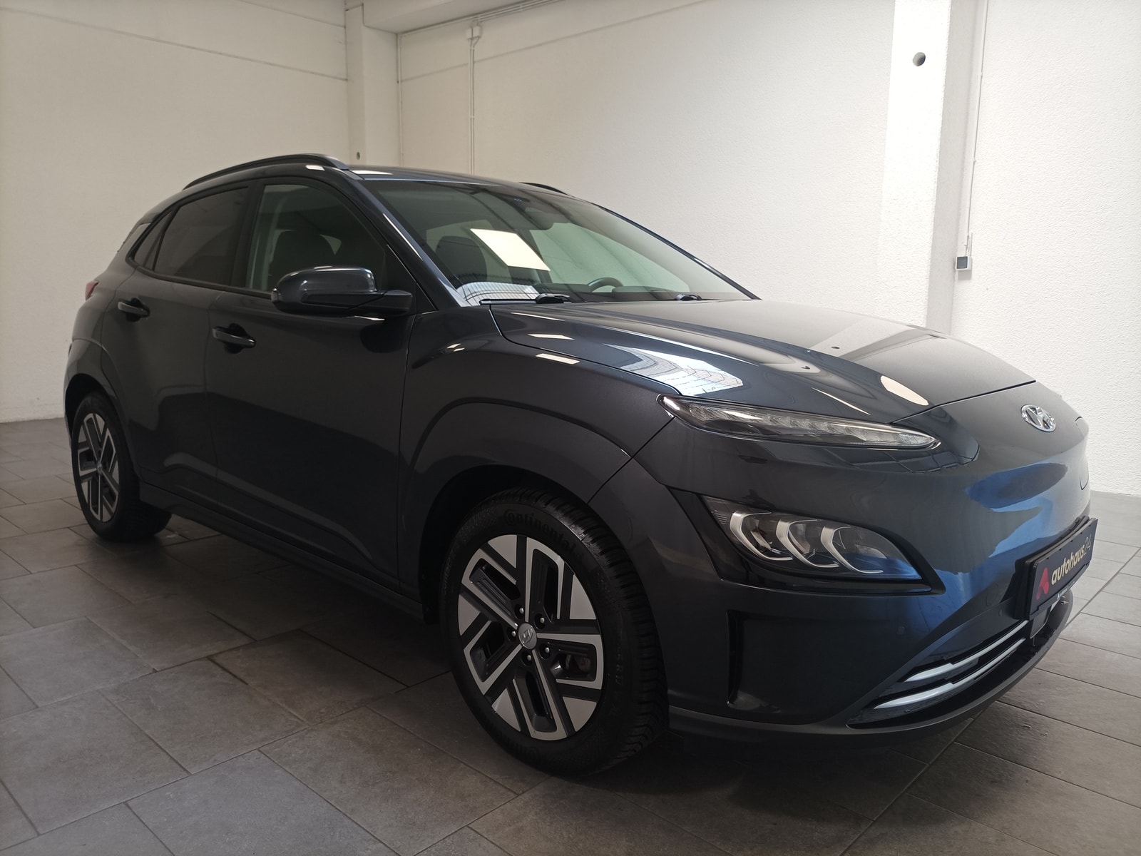 Hyundai Kona SUV / Crossover / Geländewagen HYUNDAI Kona ELEKTRO 150kW Sports Utility Vehicle #1