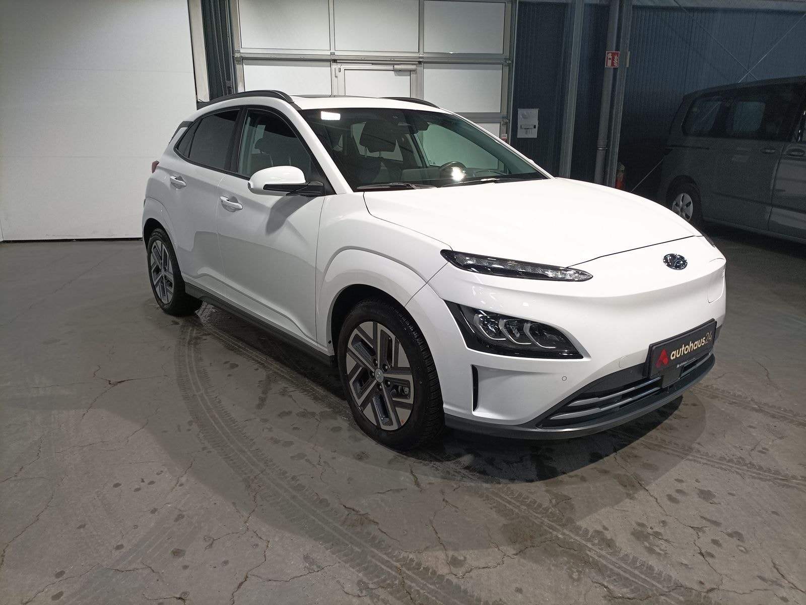 Hyundai Kona SUV / Crossover / Geländewagen HYUNDAI Kona ELEKTRO 100kW Sports Utility Vehicle #1