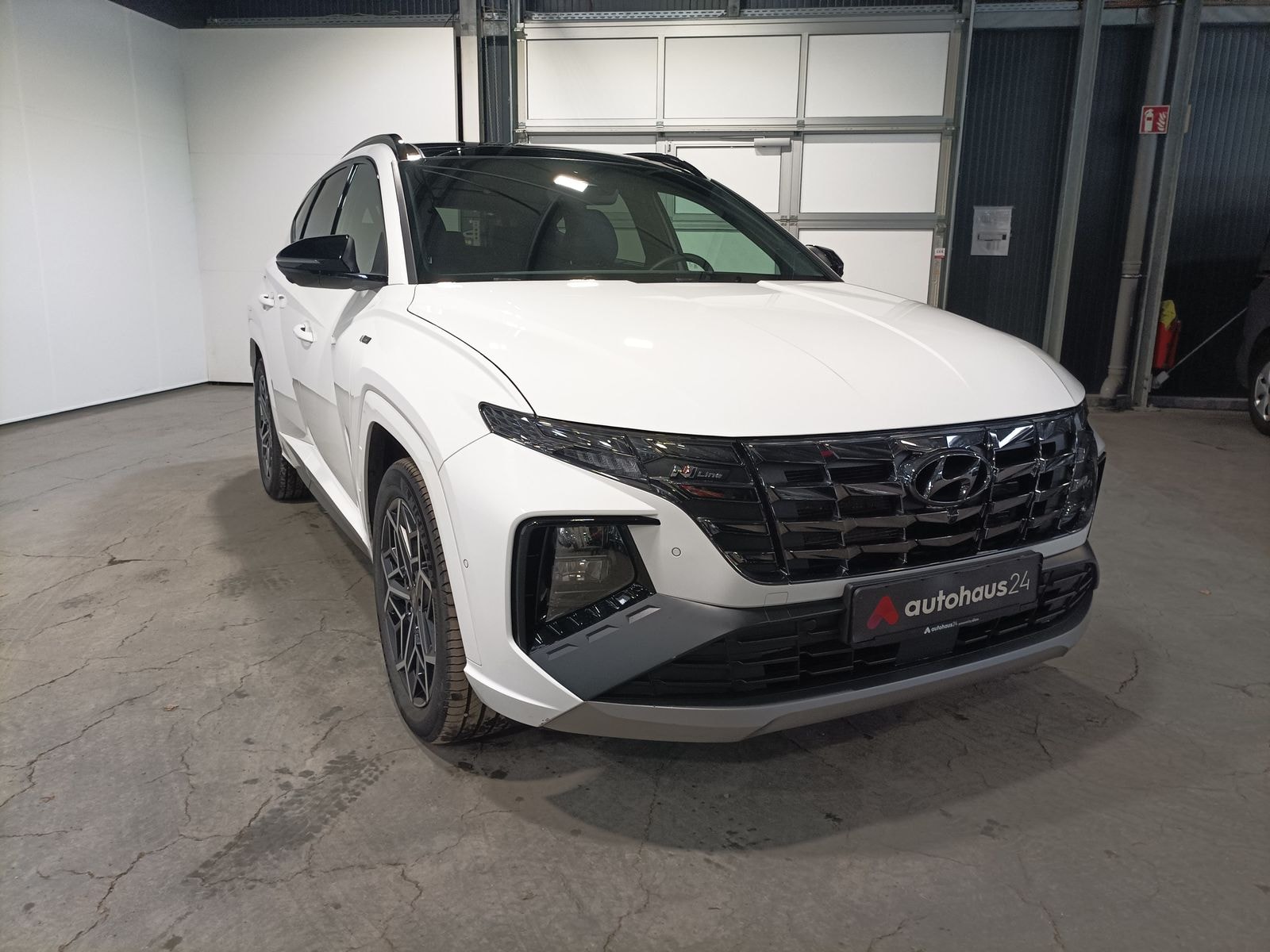 Hyundai Tucson SUV / Crossover / Geländewagen HYUNDAI Tucson 1.6 T-GDI Plug-in Hybrid 4WD Auto Sports Utility Vehicle #1