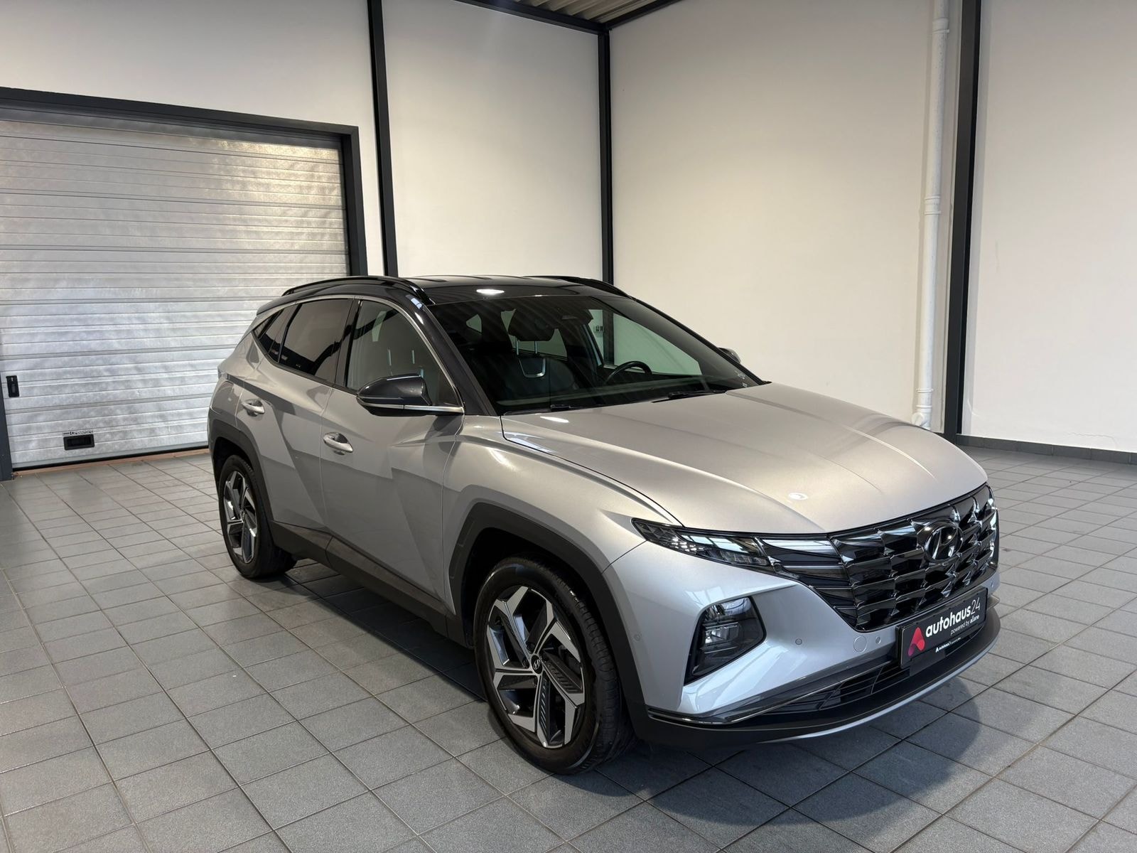 Hyundai Tucson SUV / Crossover / Geländewagen HYUNDAI Tucson 1.6 T-GDI Plug-in Hybrid 4WD Auto Sports Utility Vehicle #1