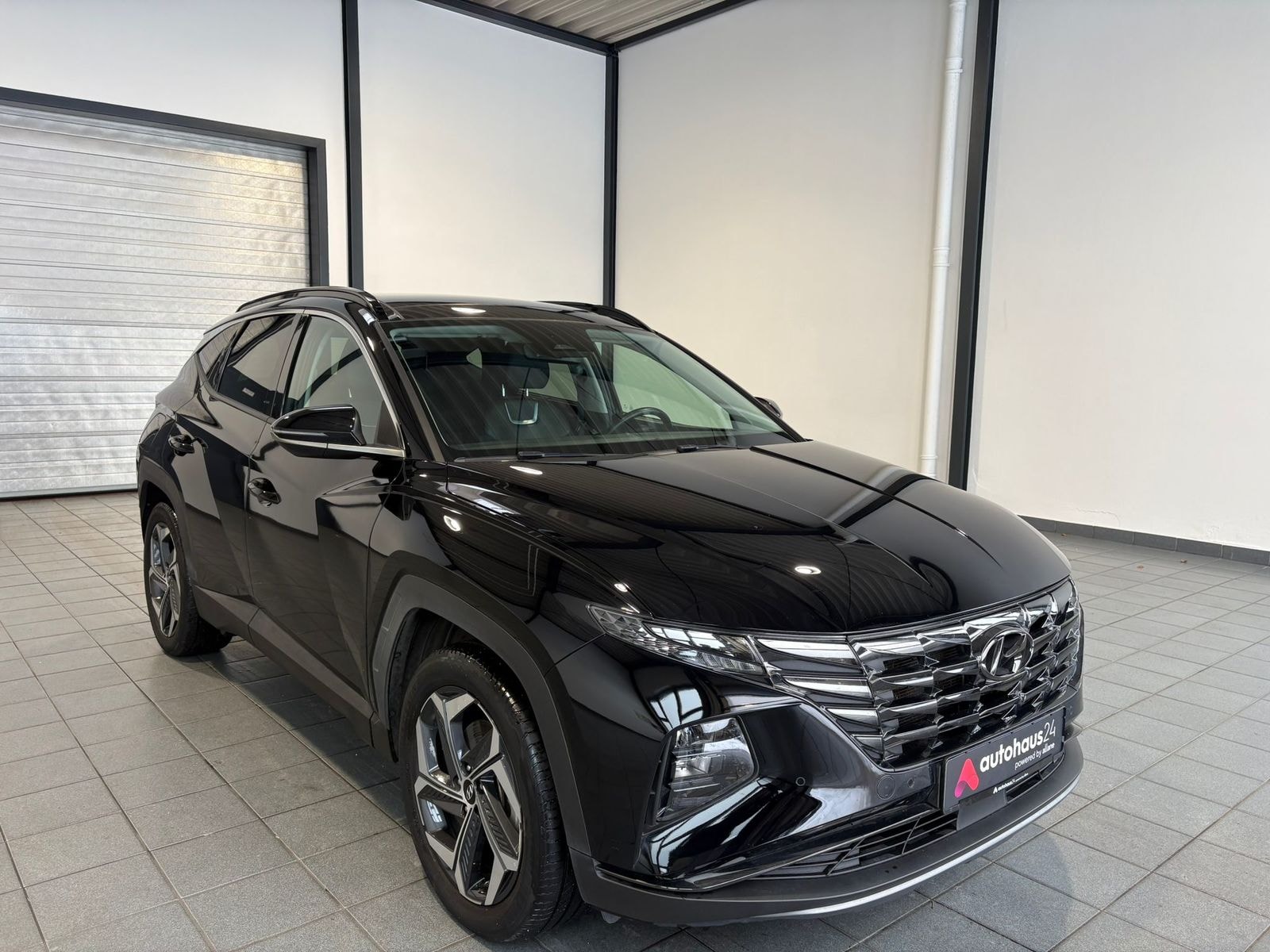 Hyundai Tucson SUV / Crossover / Geländewagen HYUNDAI Tucson 1.6 T-GDI Plug-in Hybrid 4WD Auto Sports Utility Vehicle #1