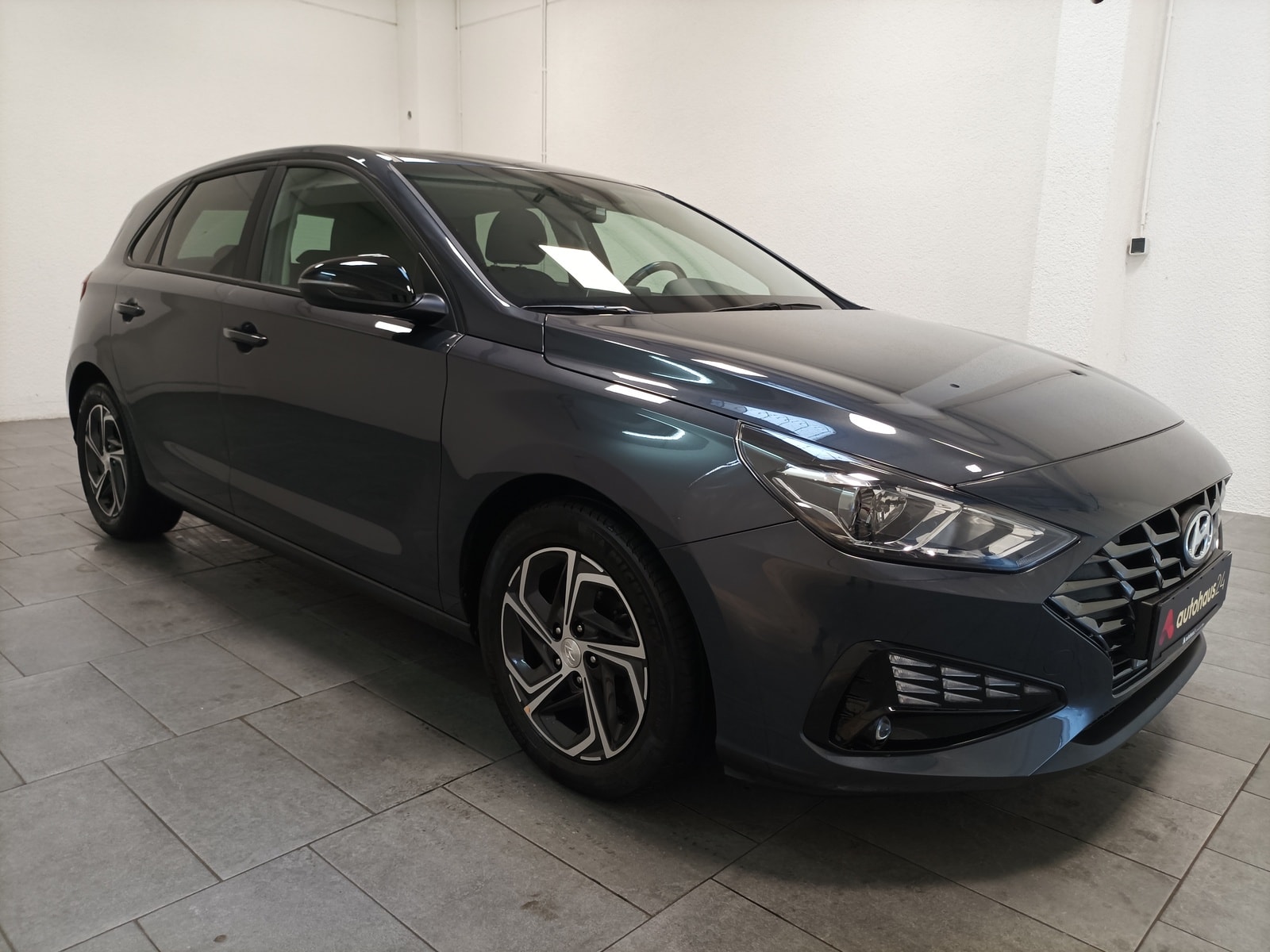 Hyundai i30 Limousine HYUNDAI i30 1.0 T-GDI EDITION 30 Schräghecklimousine #1