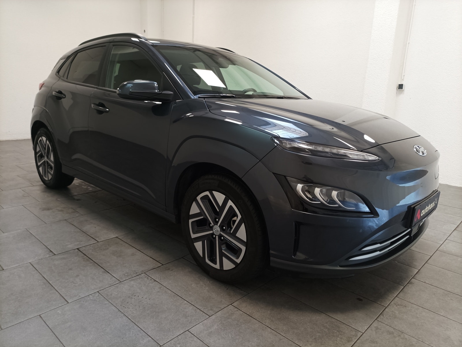 Hyundai Kona SUV / Crossover / Geländewagen HYUNDAI Kona ELEKTRO 100kW Sports Utility Vehicle #1