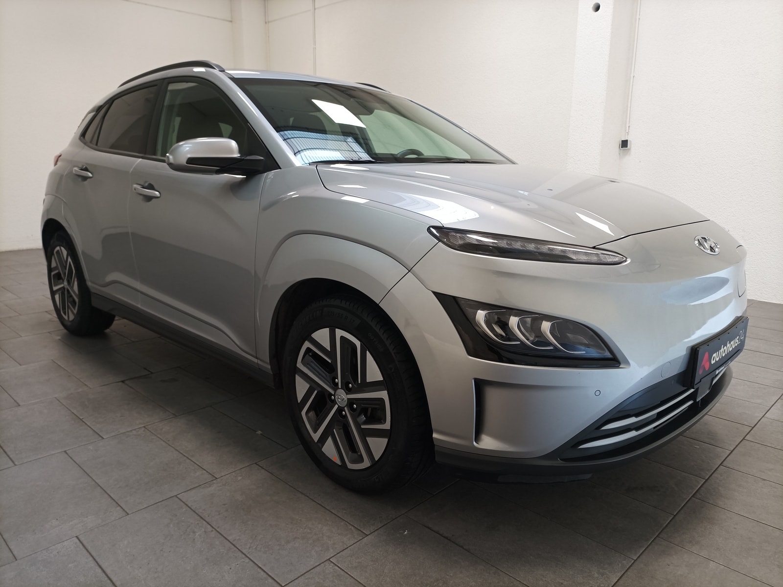 Hyundai Kona SUV / Crossover / Geländewagen HYUNDAI Kona ELEKTRO 100kW Sports Utility Vehicle #1