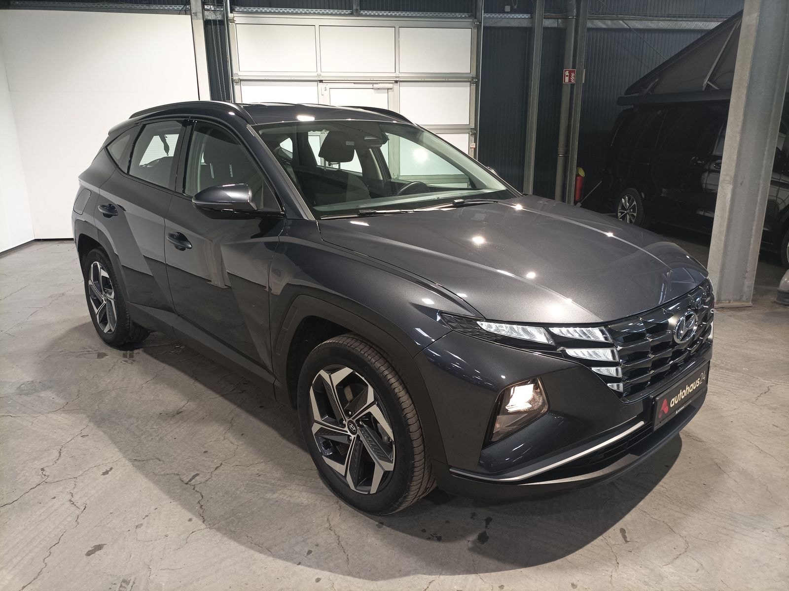 Hyundai Tucson SUV / Crossover / Geländewagen HYUNDAI Tucson 1.6 T-GDI Plug-in Hybrid 4WD Auto Sports Utility Vehicle #1