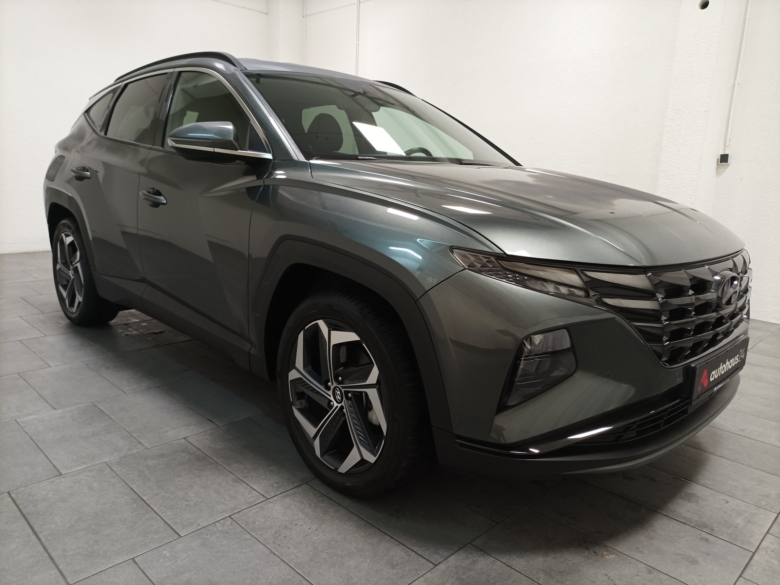 Hyundai Tucson SUV / Crossover / Geländewagen HYUNDAI Tucson 1.6 T-GDI Plug-in Hybrid 4WD Auto Sports Utility Vehicle #1