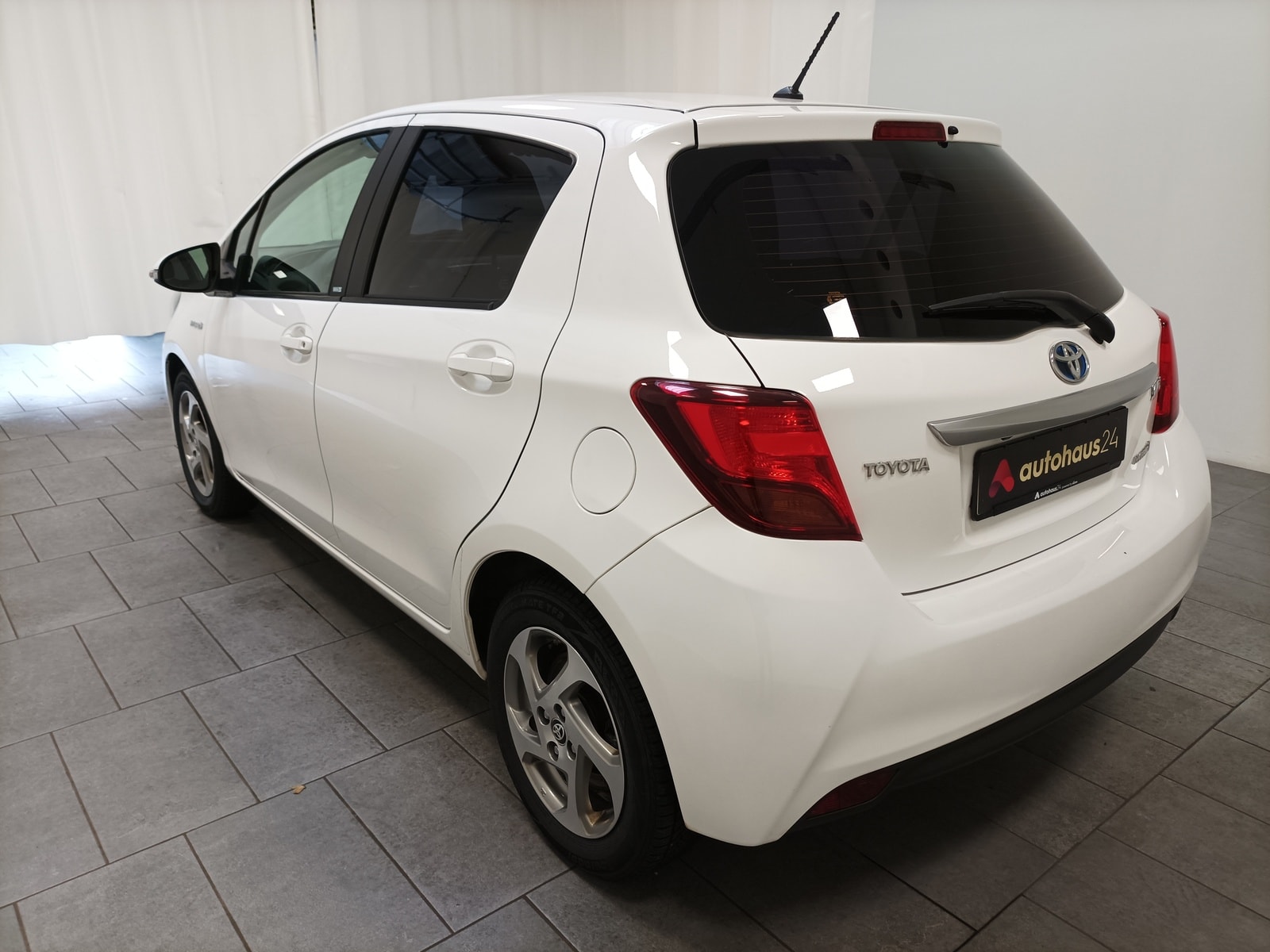 Toyota Yaris Limousine Yaris 1.5 VVT-i (Hybrid) Edition S #4