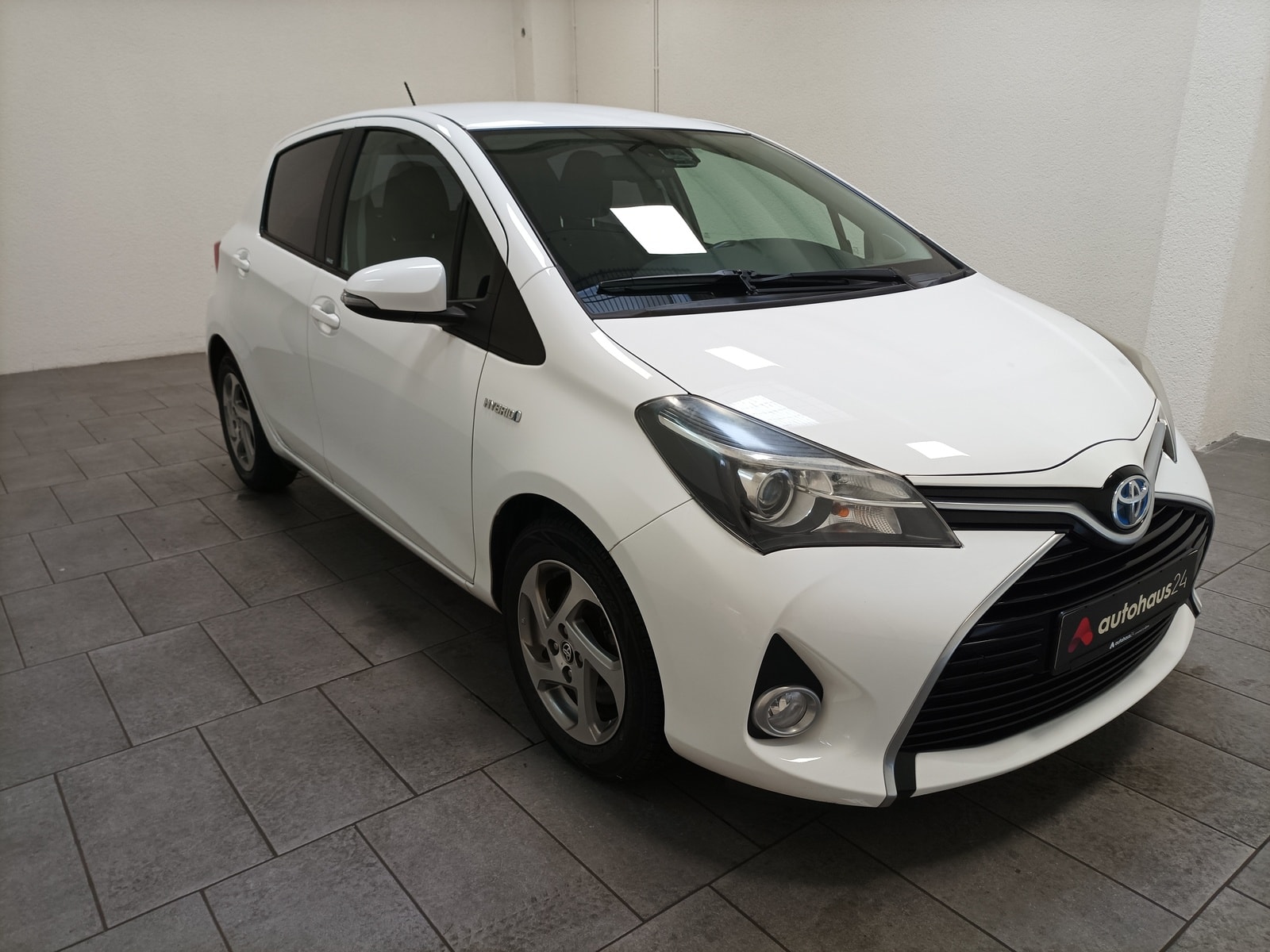 Toyota Yaris Limousine TOYOTA Yaris 1,5-l-VVT-i Hybrid Schräghecklimousine #1