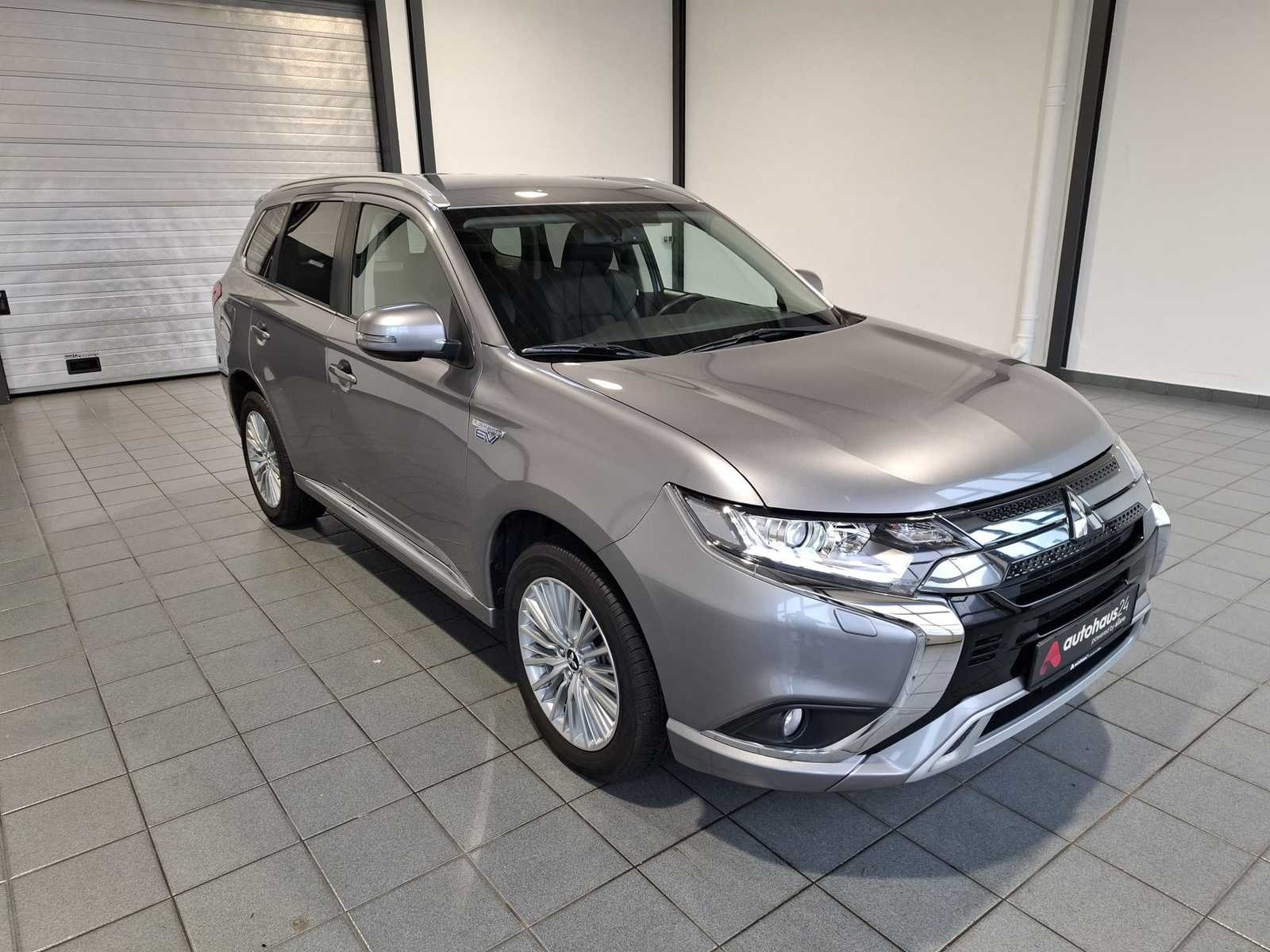 Mitsubishi Outlander SUV / Crossover / Geländewagen MITSUBISHI Outlander 2.4 MIVEC 2WD Sports Utility Vehicle #1