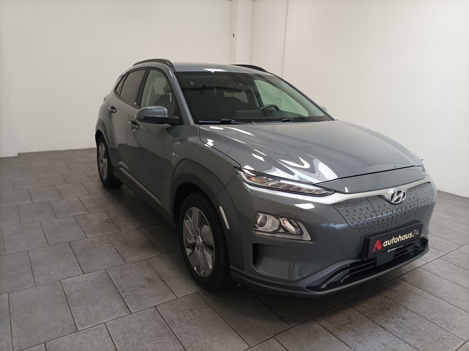 Hyundai Kona SUV / Crossover / Geländewagen HYUNDAI Kona ELEKTRO 100kW Sports Utility Vehicle #1