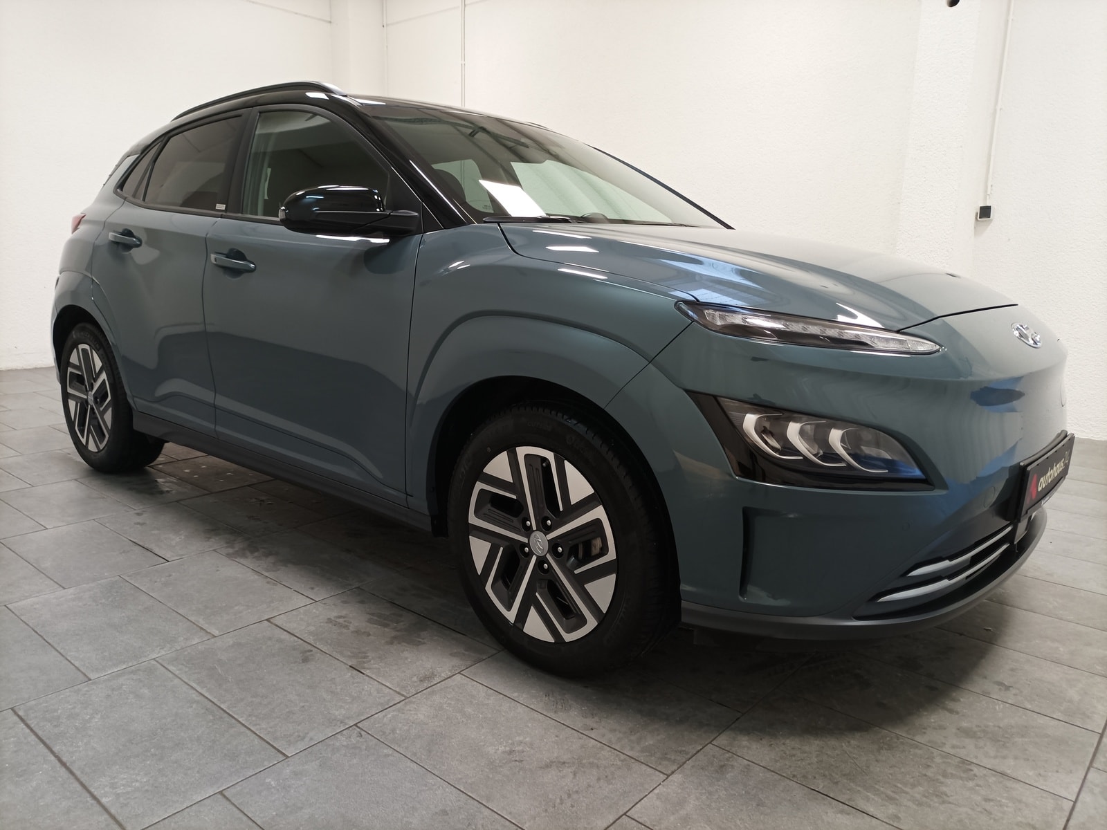 Hyundai Kona SUV / Crossover / Geländewagen HYUNDAI Kona ELEKTRO 100kW Sports Utility Vehicle #1
